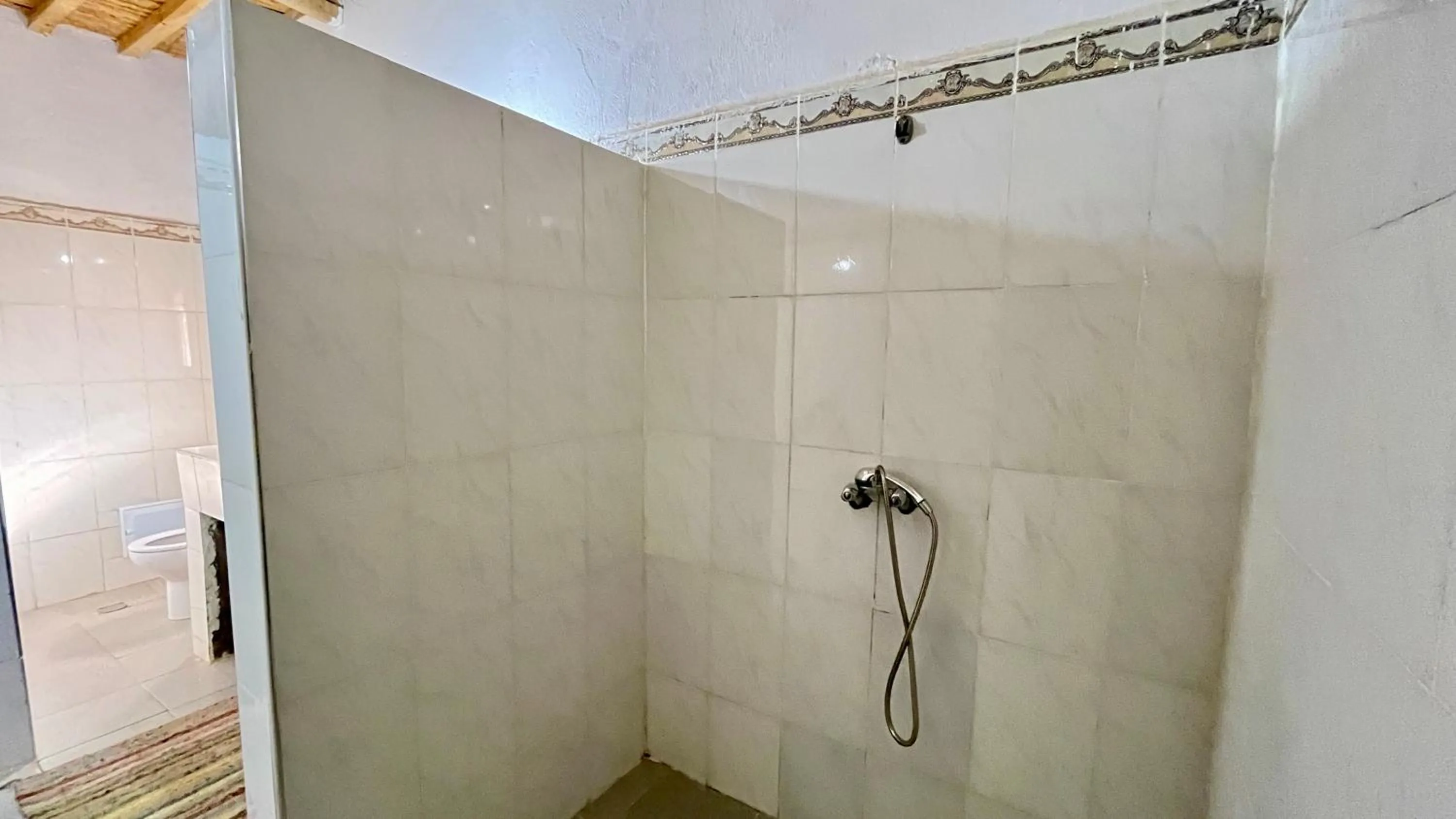 Shower in Kasbah Restaurant Citoyenne