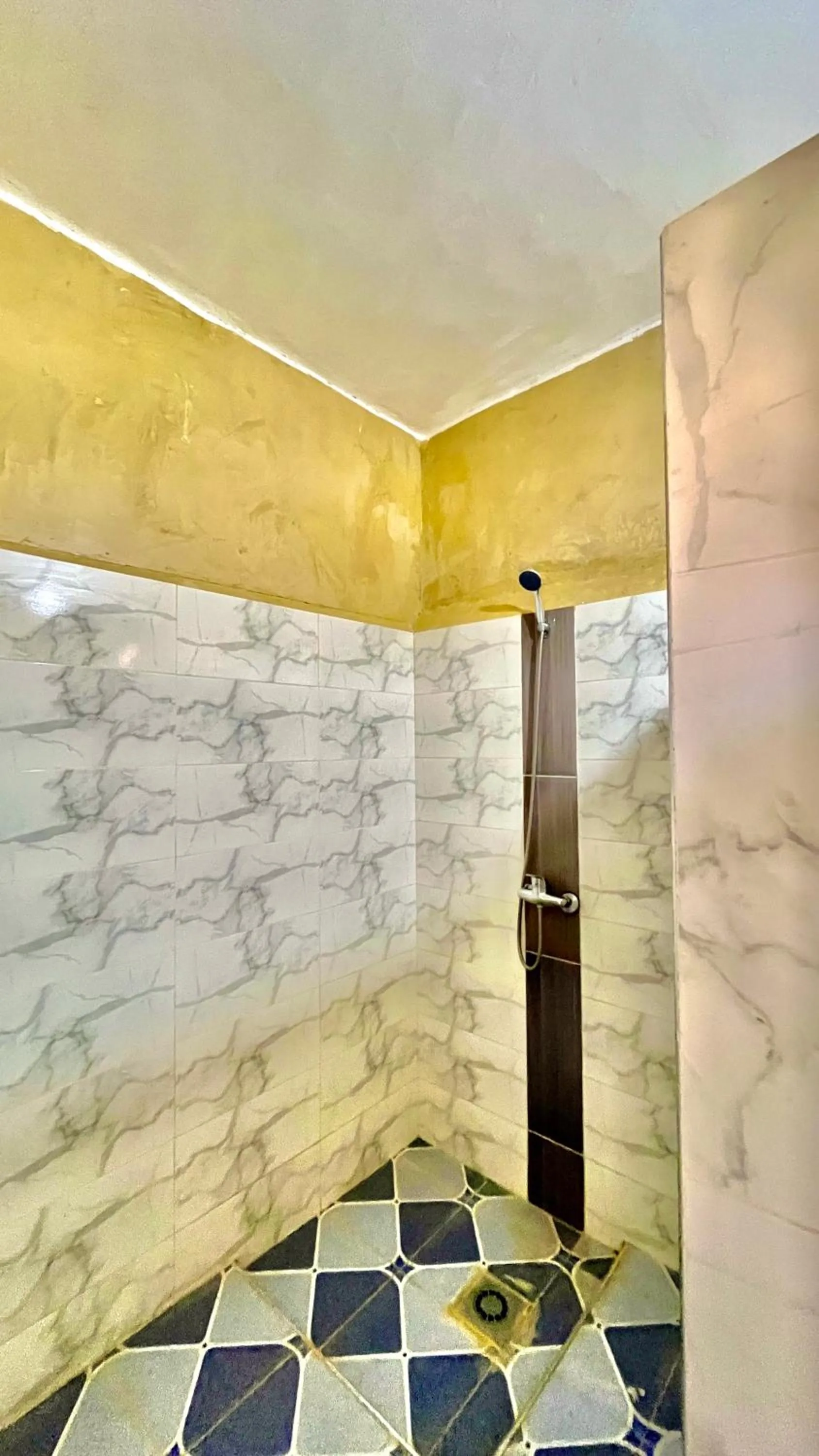 Shower in Kasbah Restaurant Citoyenne