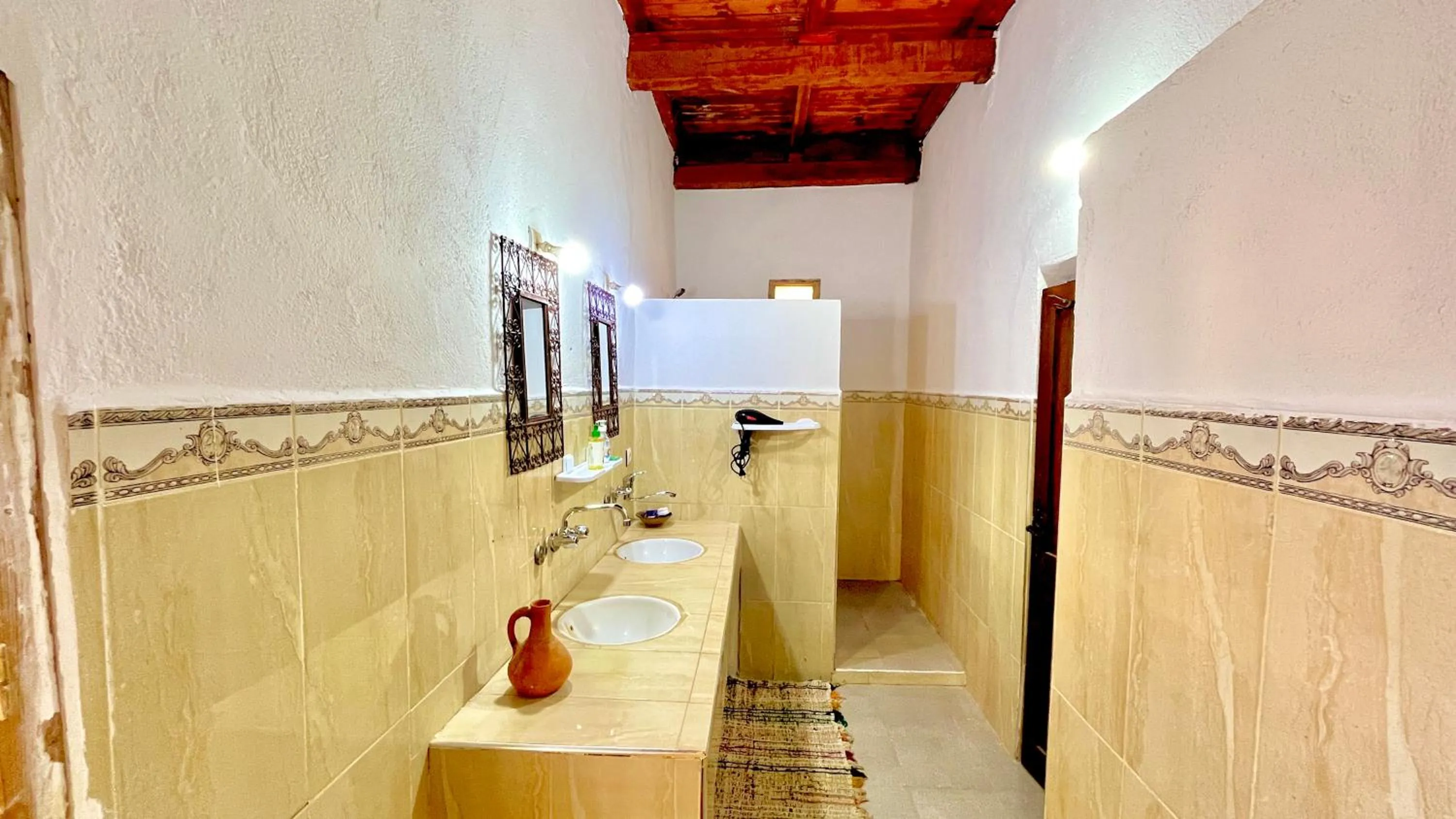 Bathroom in Kasbah Restaurant Citoyenne