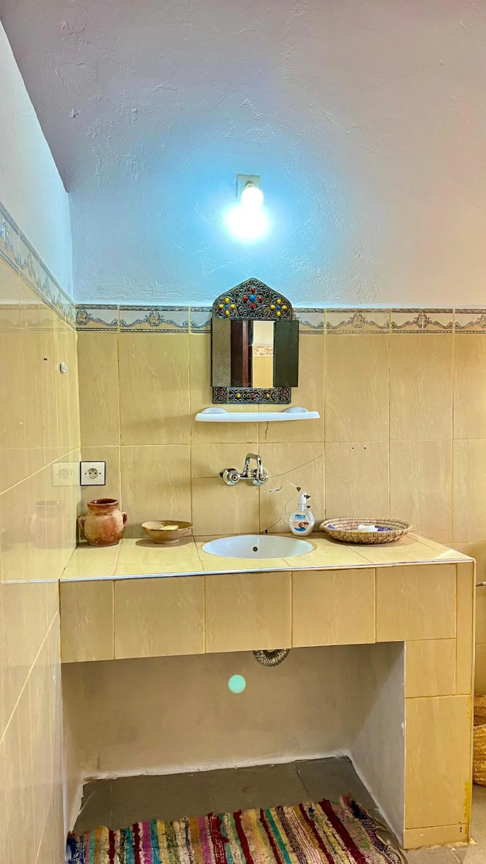 Shower in Kasbah Restaurant Citoyenne