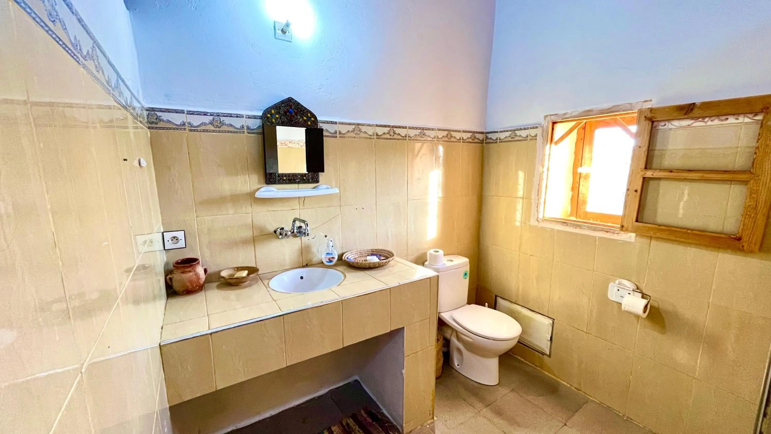 Shower in Kasbah Restaurant Citoyenne