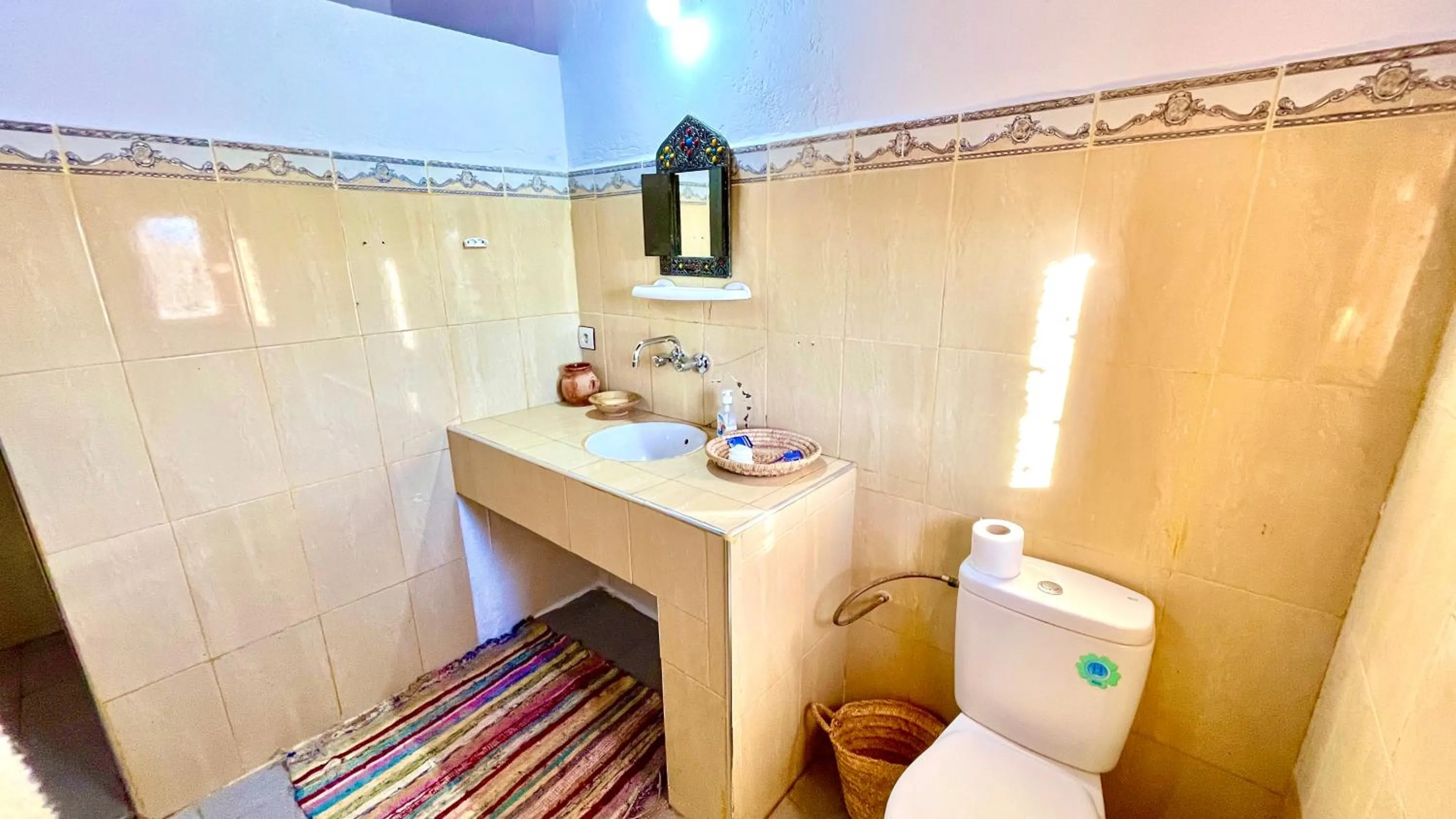Toilet in Kasbah Restaurant Citoyenne