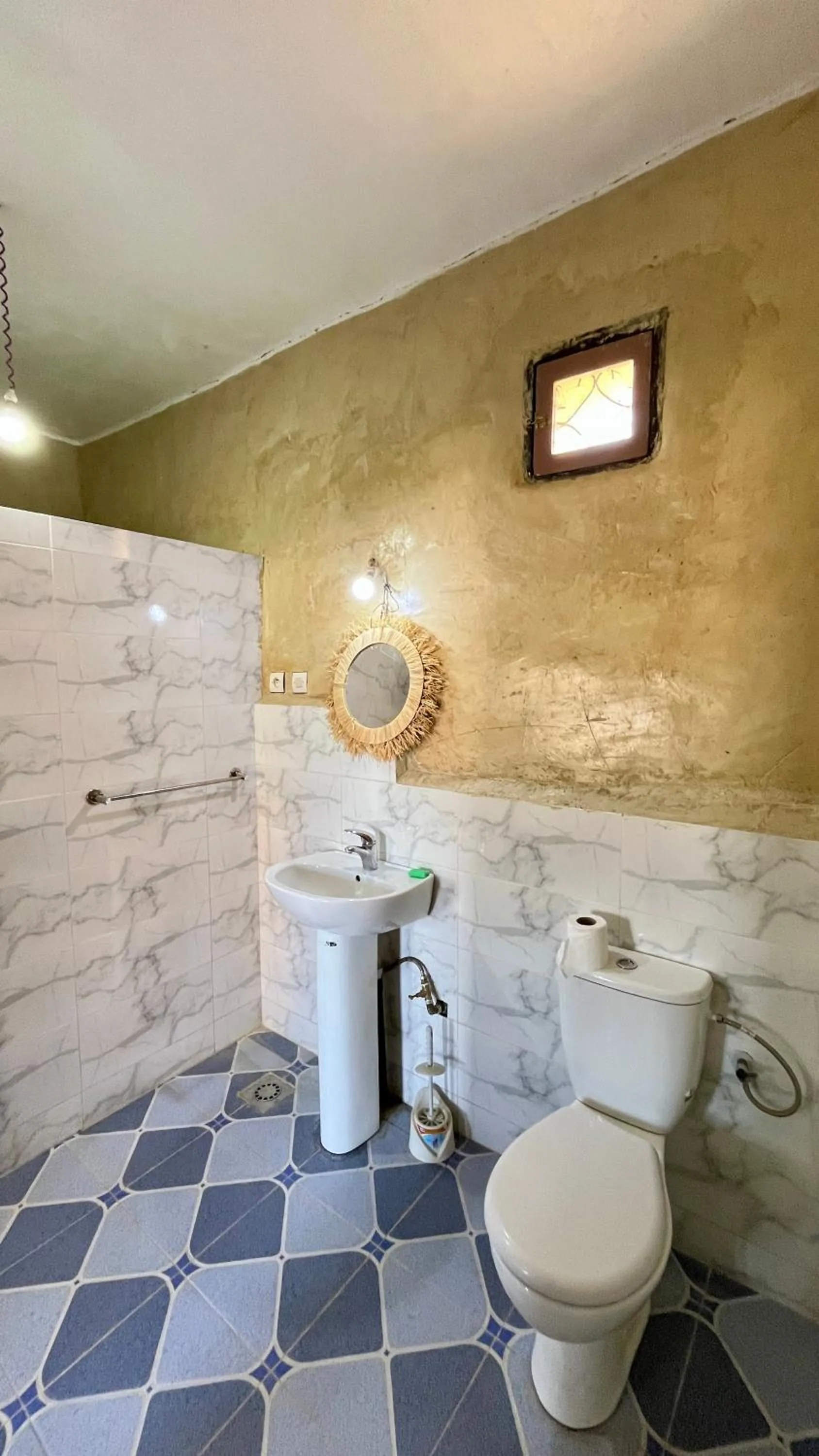 Toilet in Kasbah Restaurant Citoyenne