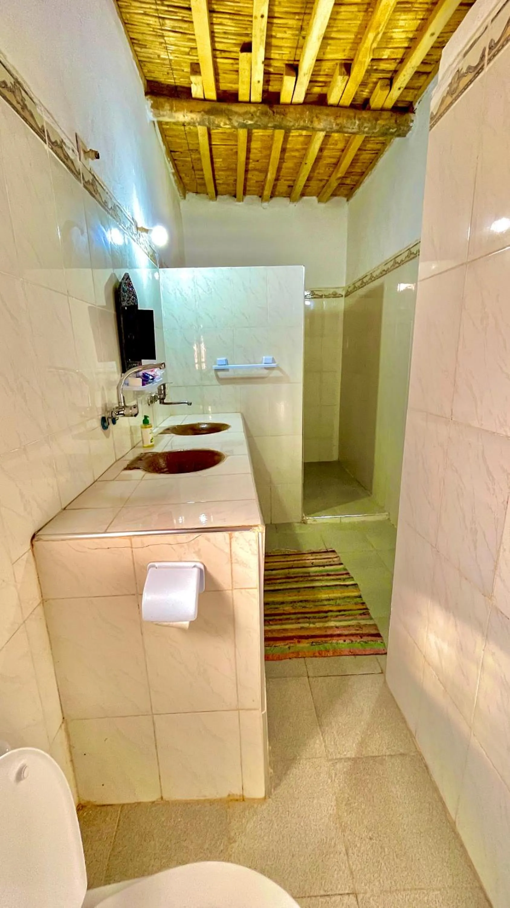 Shower in Kasbah Restaurant Citoyenne