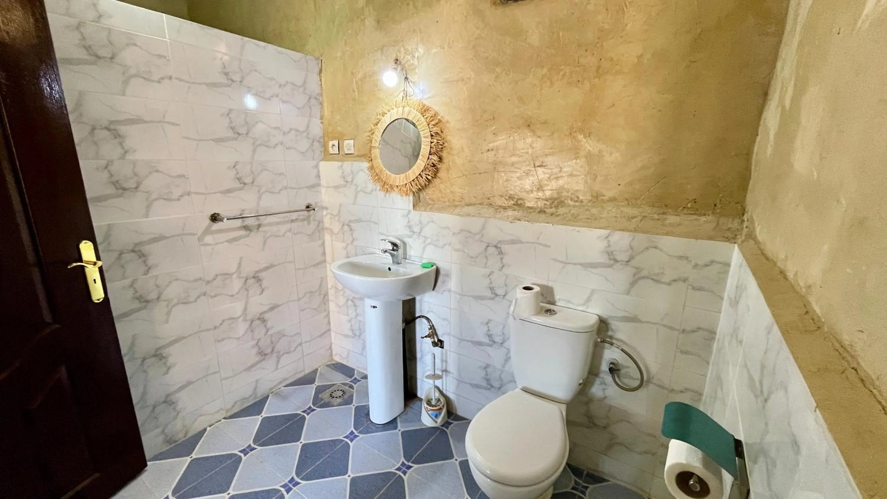 Shower in Kasbah Restaurant Citoyenne