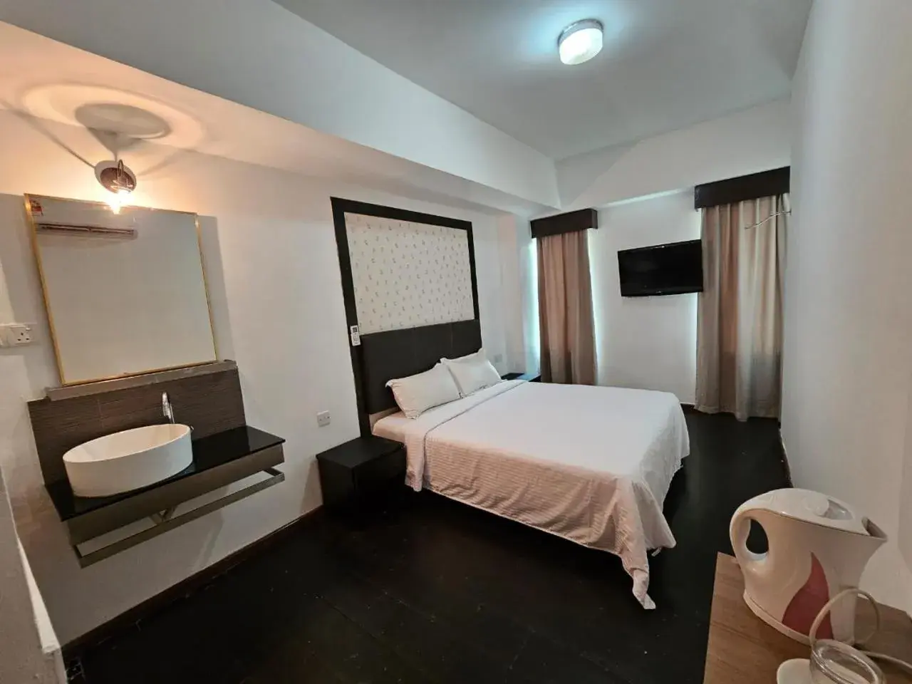 Bed in Warisan Hotel Kota Kinabalu Bed in Warisan Hotel Kota Kinabalu