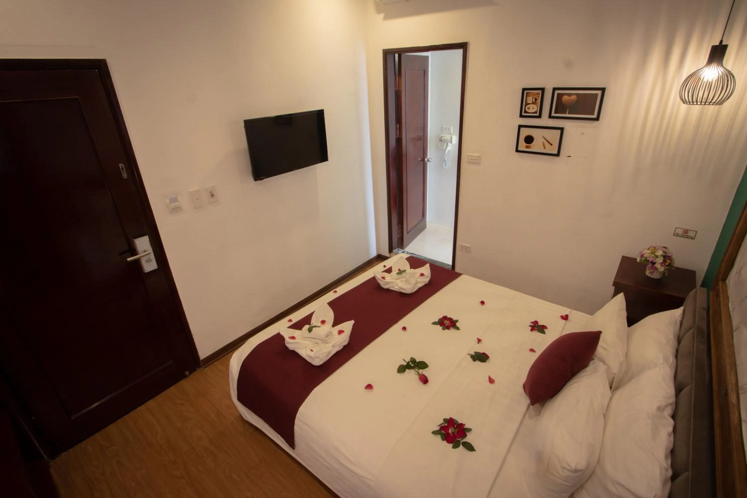 Bedroom, Bed in NT Elysian hotel