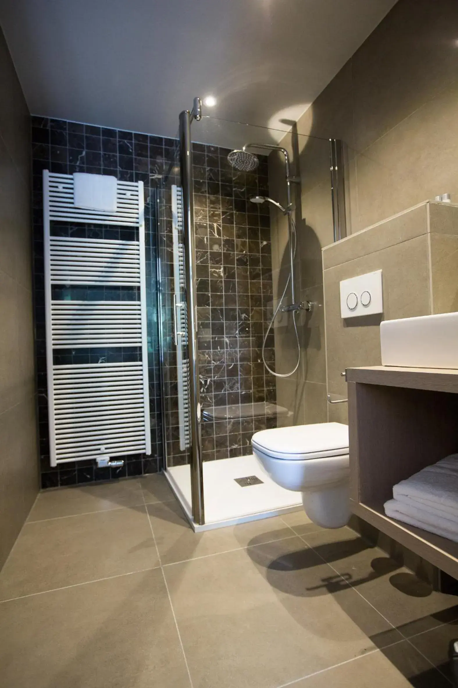 Deluxe Double Room with Shower - single occupancy in Hotel De Lissewal Deluxe Double Room with Shower - single occupancy in Hotel De Lissewal