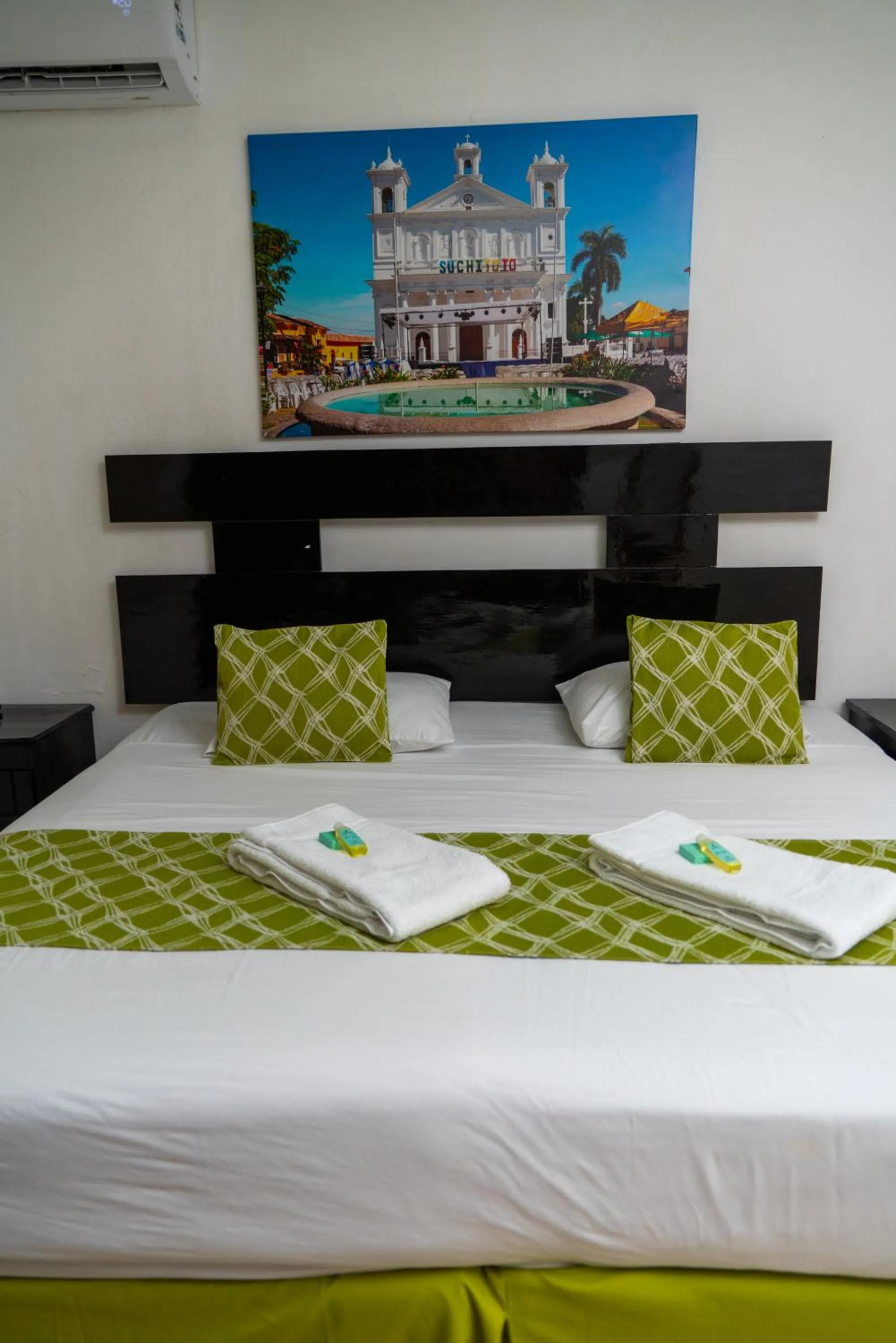 Bedroom, Bed in Suites & Apartments San Benito - Zona Rosa