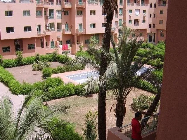 Manis Apartment Set in a Hotel Area