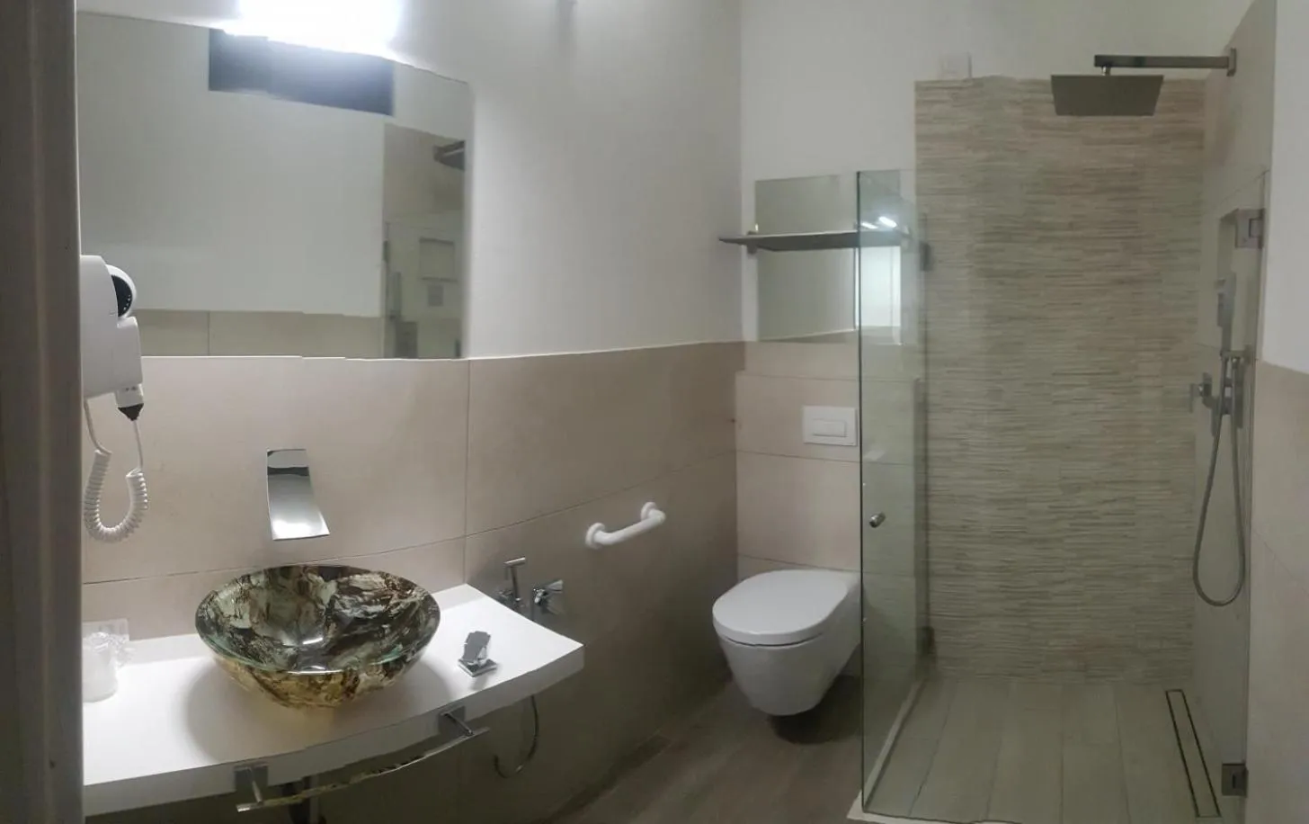 Shower in Hotel Asiago Beach