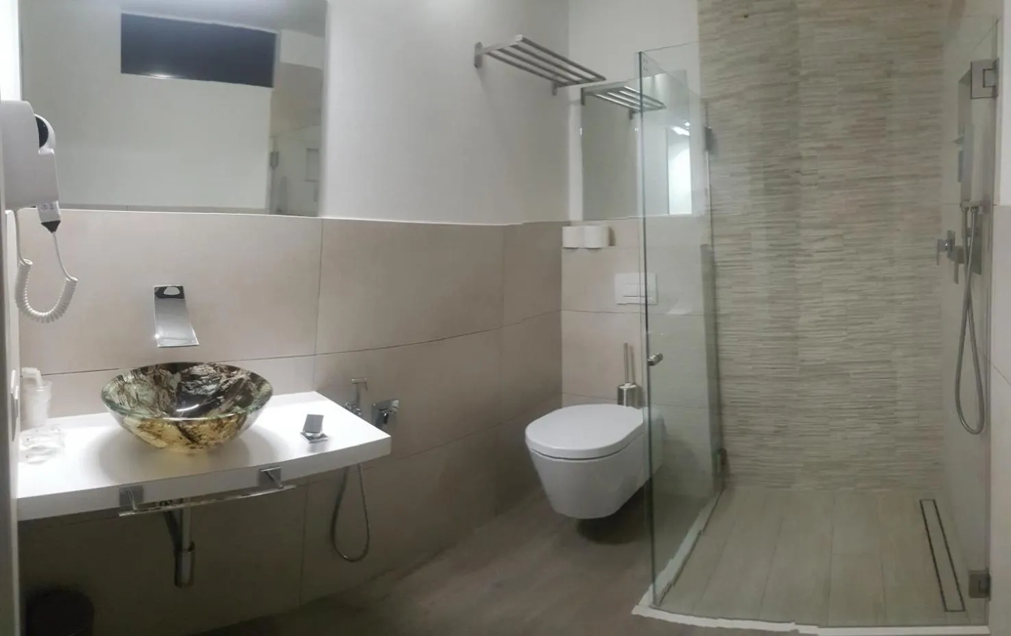 Shower in Hotel Asiago Beach