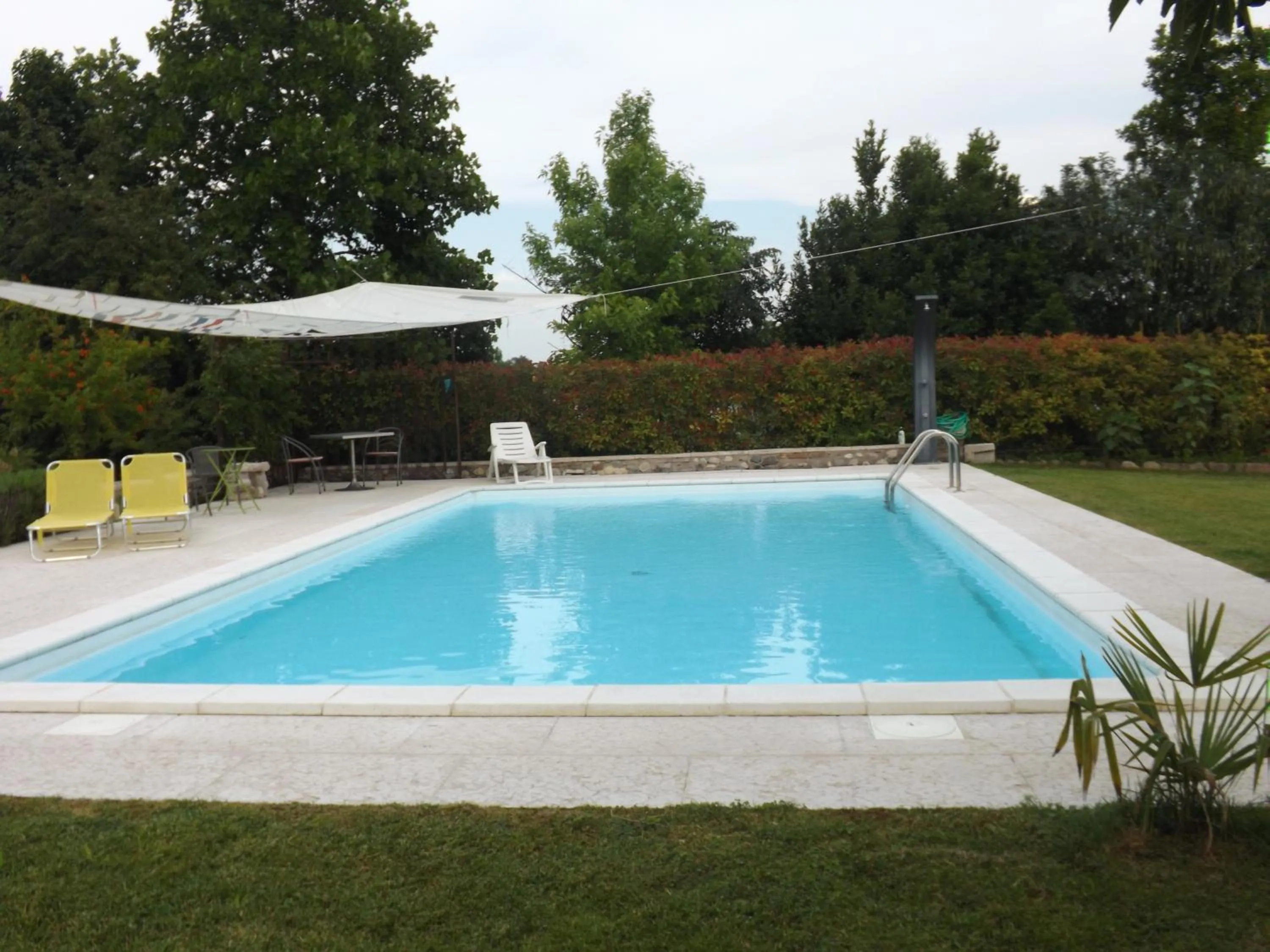 Swimming pool in B&B Ai Tre Confini