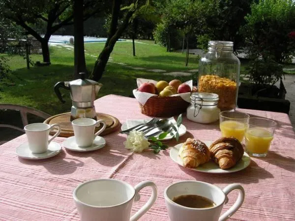 Food and drinks in B&B Ai Tre Confini