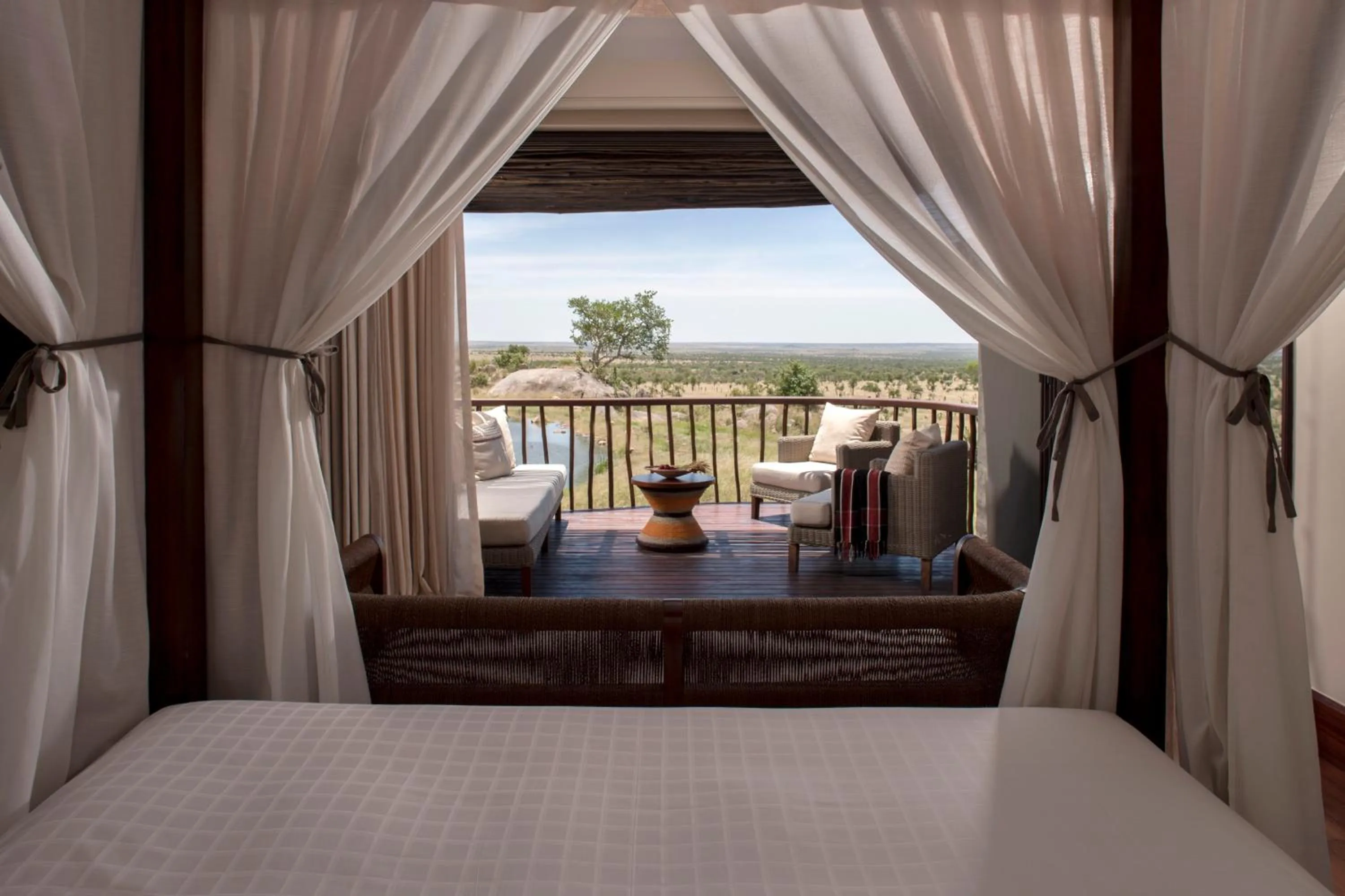 Decorative detail, Bed in Four Seasons Safari Lodge Serengeti