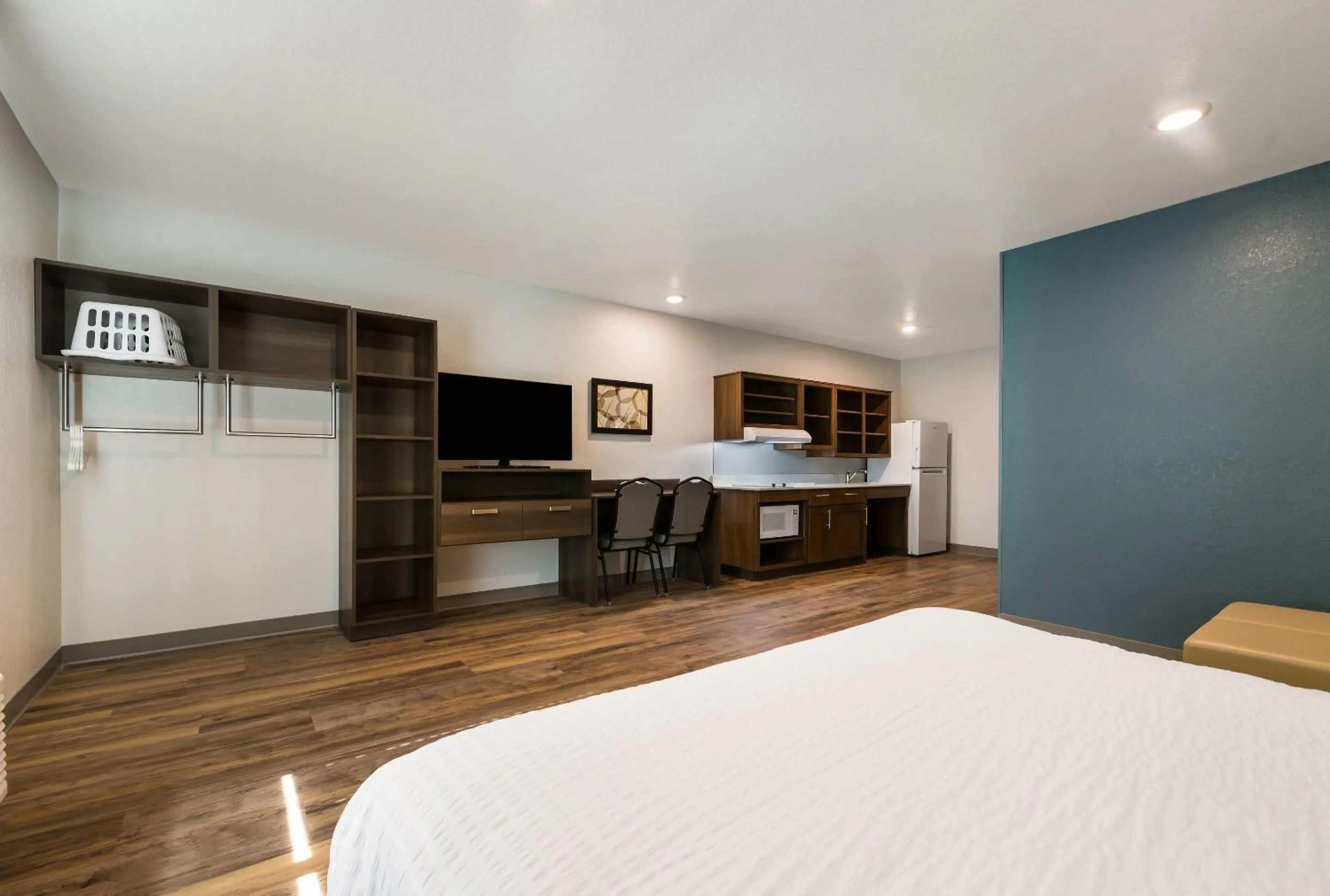 Bedroom, Bed in WoodSpring Suites Cocoa Beach - Rockledge