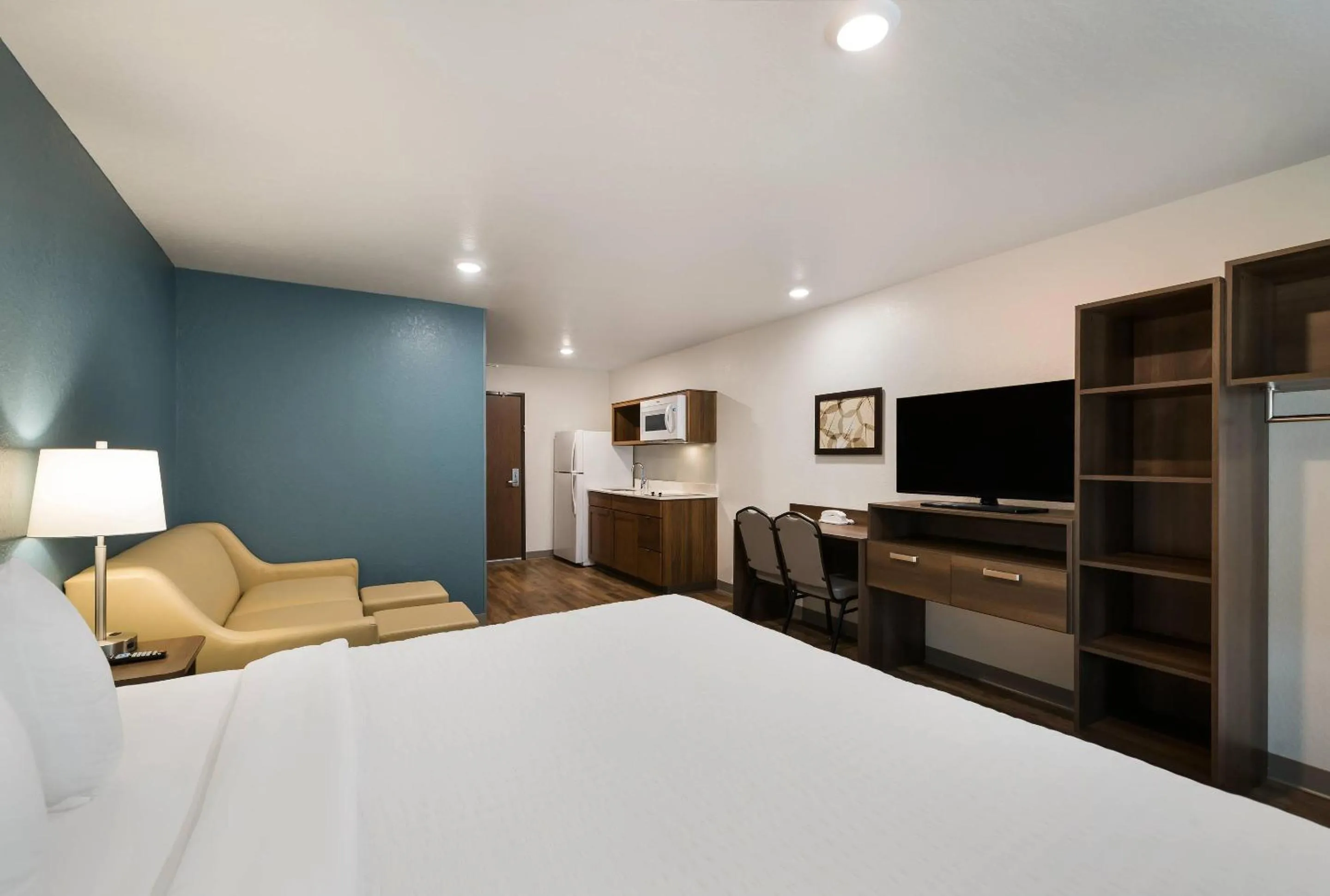 Bedroom, Bed in WoodSpring Suites Cocoa Beach - Rockledge