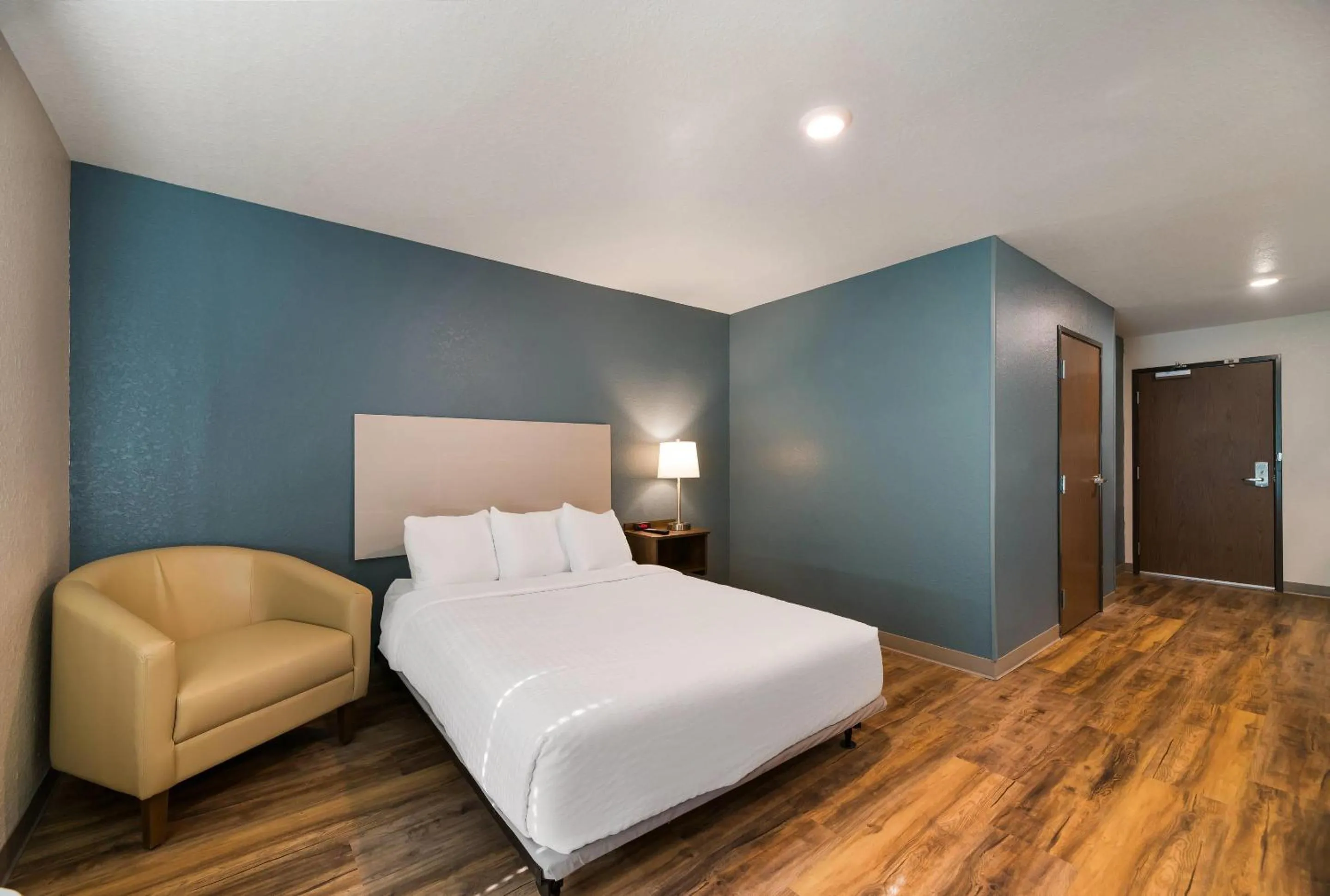 Bedroom, Bed in WoodSpring Suites Cocoa Beach - Rockledge