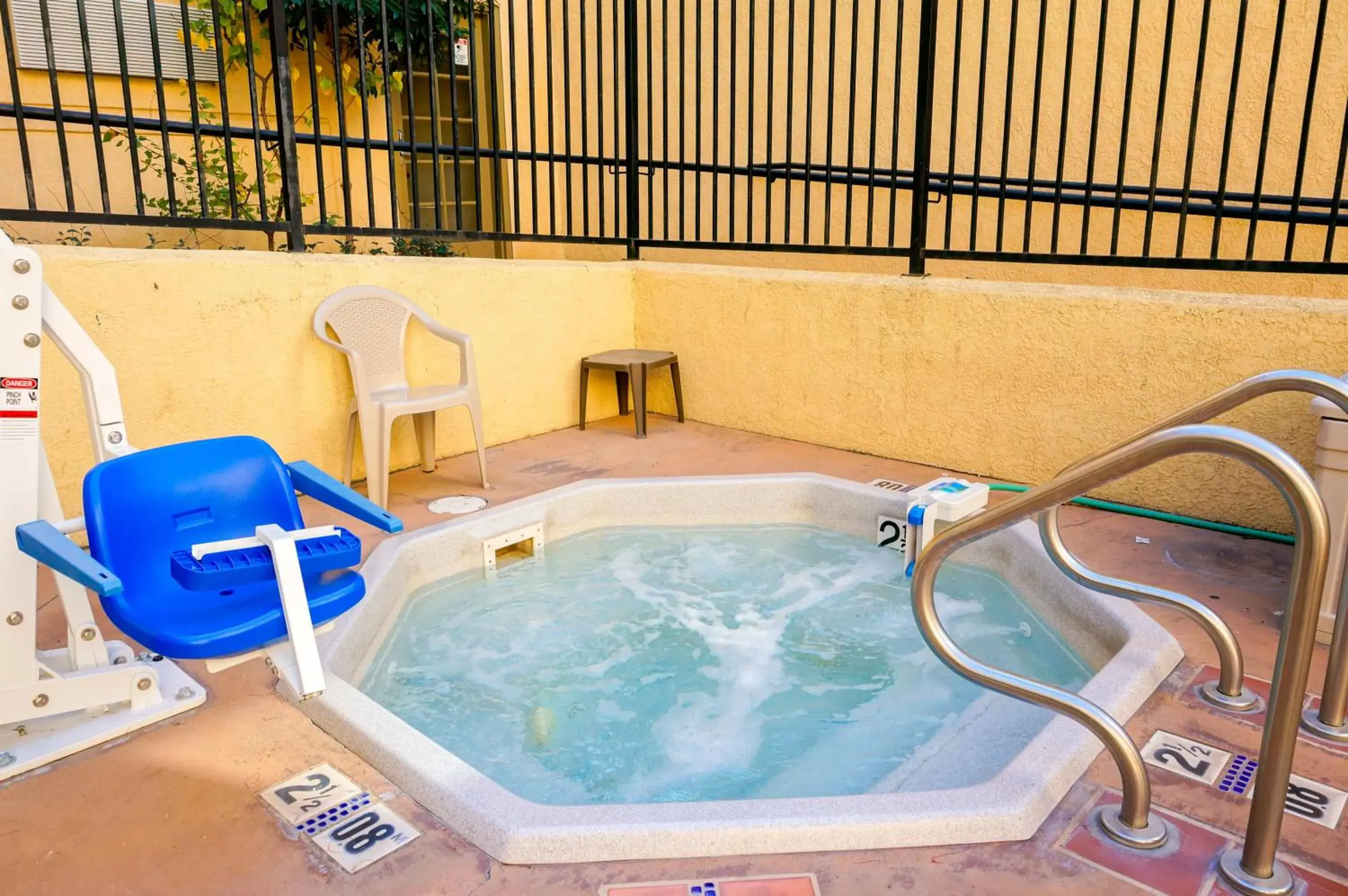 Spa and wellness centre/facilities in Lamplighter Inn & Suites Spa and wellness centre/facilities in Lamplighter Inn & Suites