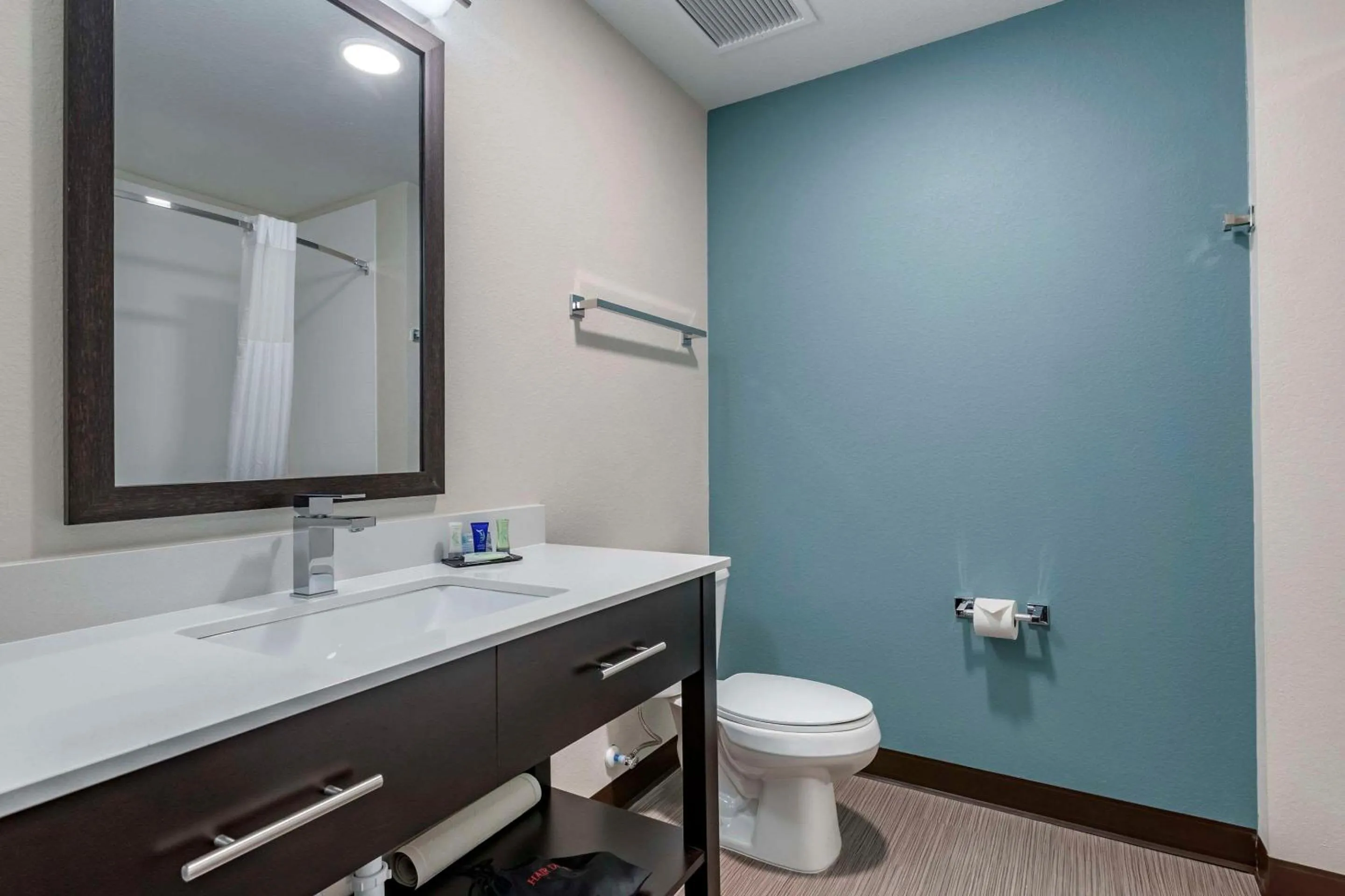 Bathroom in Sleep Inn & Suites Milwaukee-Franklin