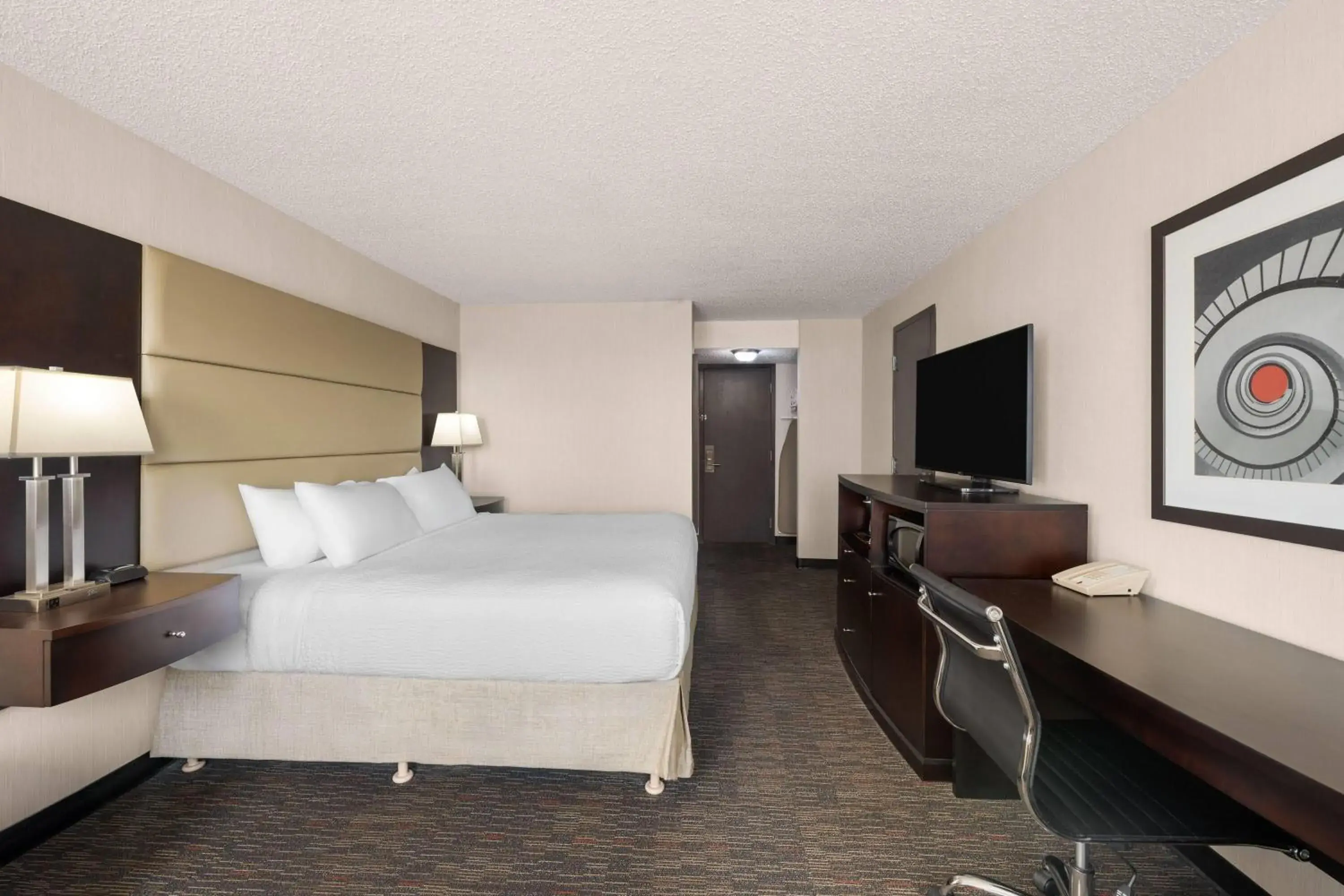 Photo of the whole room, Bed in Ramada Plaza by Wyndham Regina Downtown Photo of the whole room, Bed in Ramada Plaza by Wyndham Regina Downtown