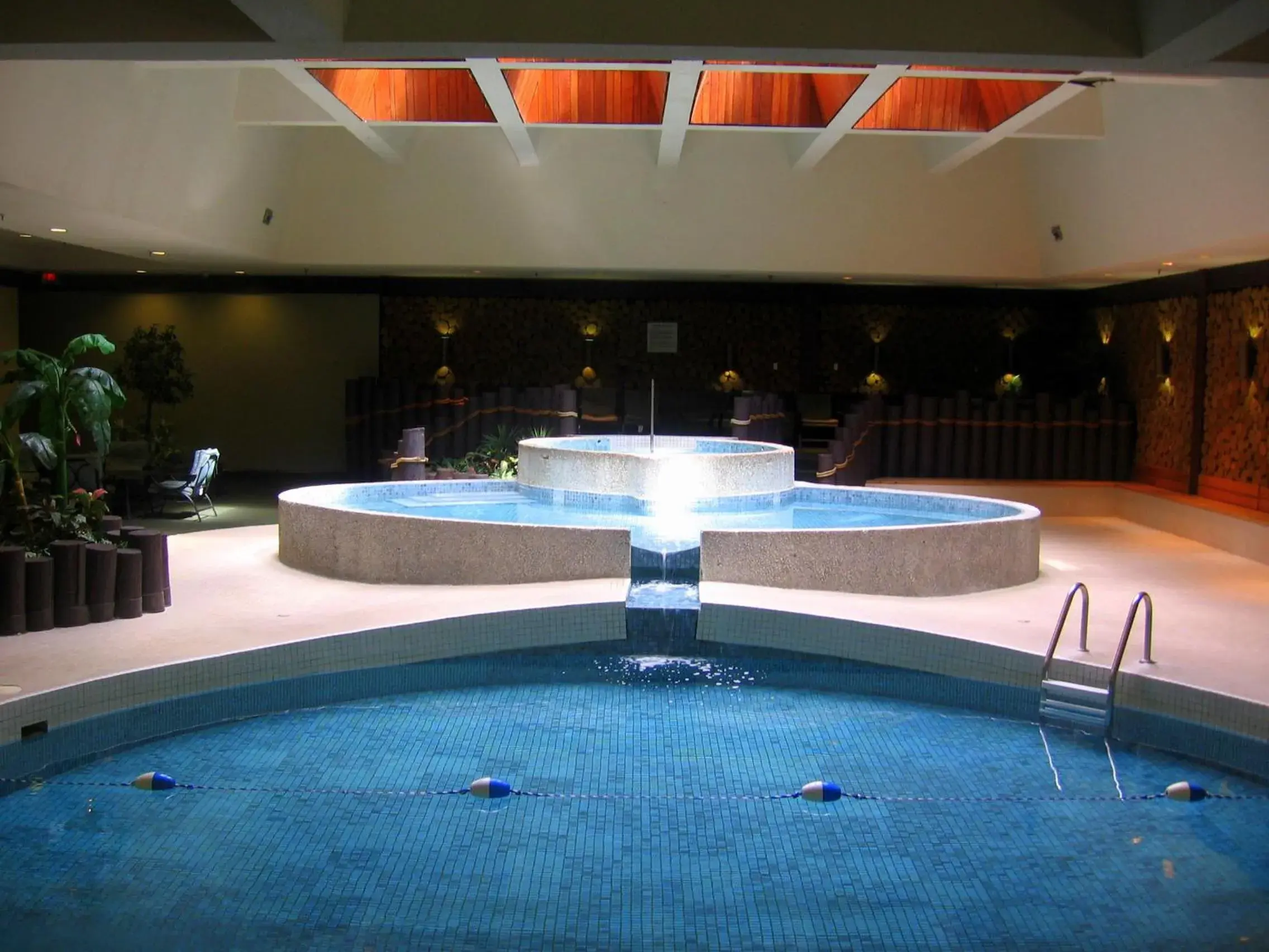 Swimming pool in Ramada Plaza by Wyndham Regina Downtown Swimming pool in Ramada Plaza by Wyndham Regina Downtown