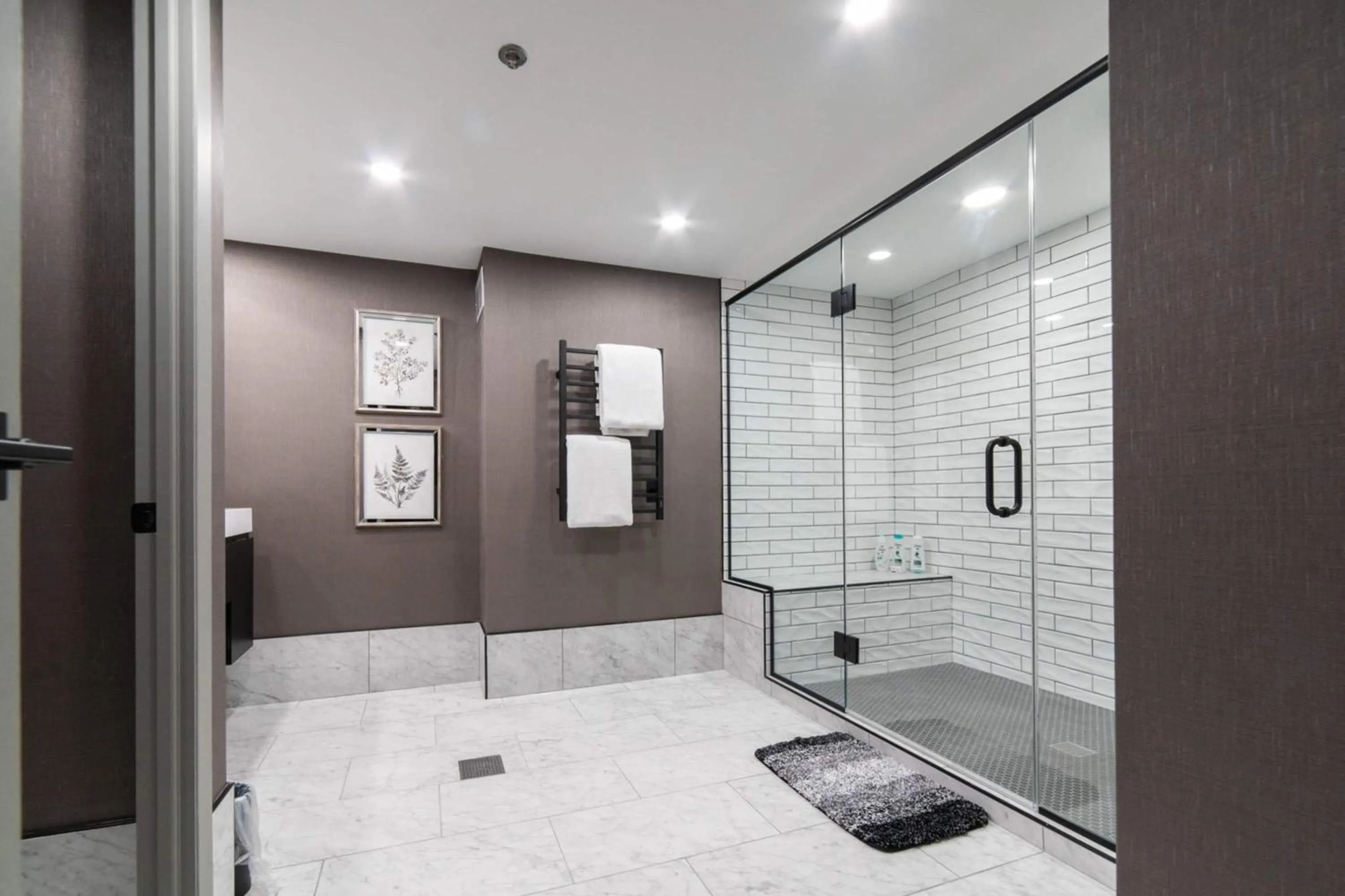 Bathroom in Ramada Plaza by Wyndham Regina Downtown