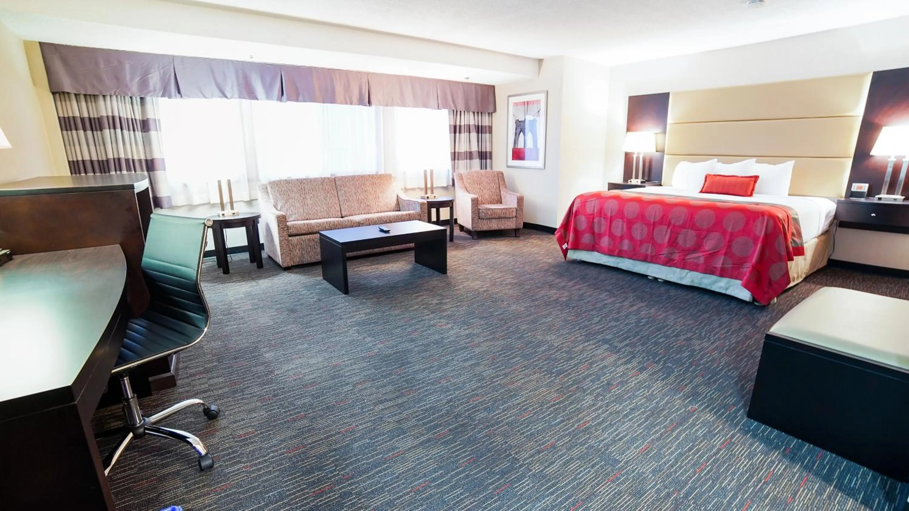 TV and multimedia, Bed in Ramada Plaza by Wyndham Regina Downtown