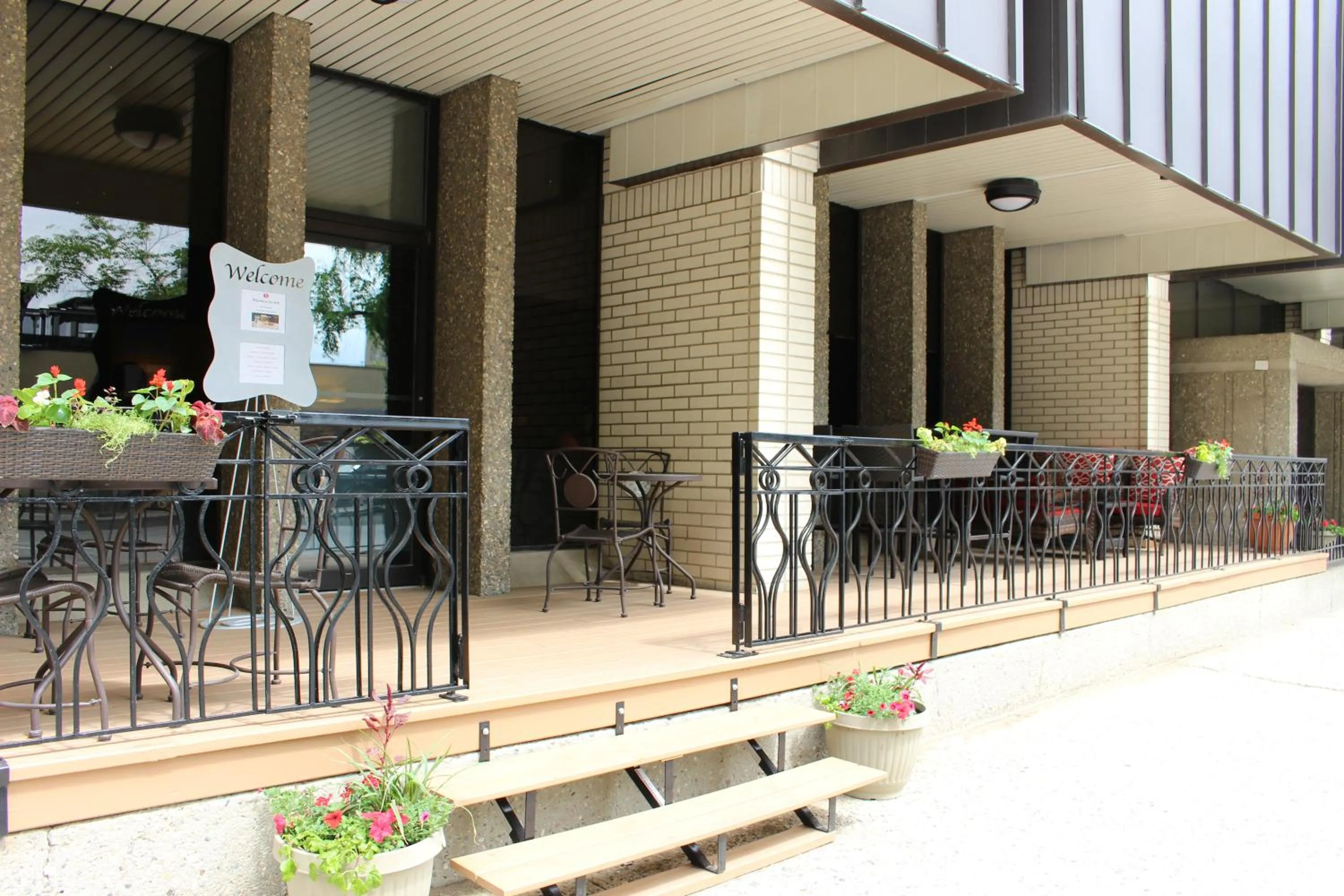 Patio in Ramada Plaza by Wyndham Regina Downtown