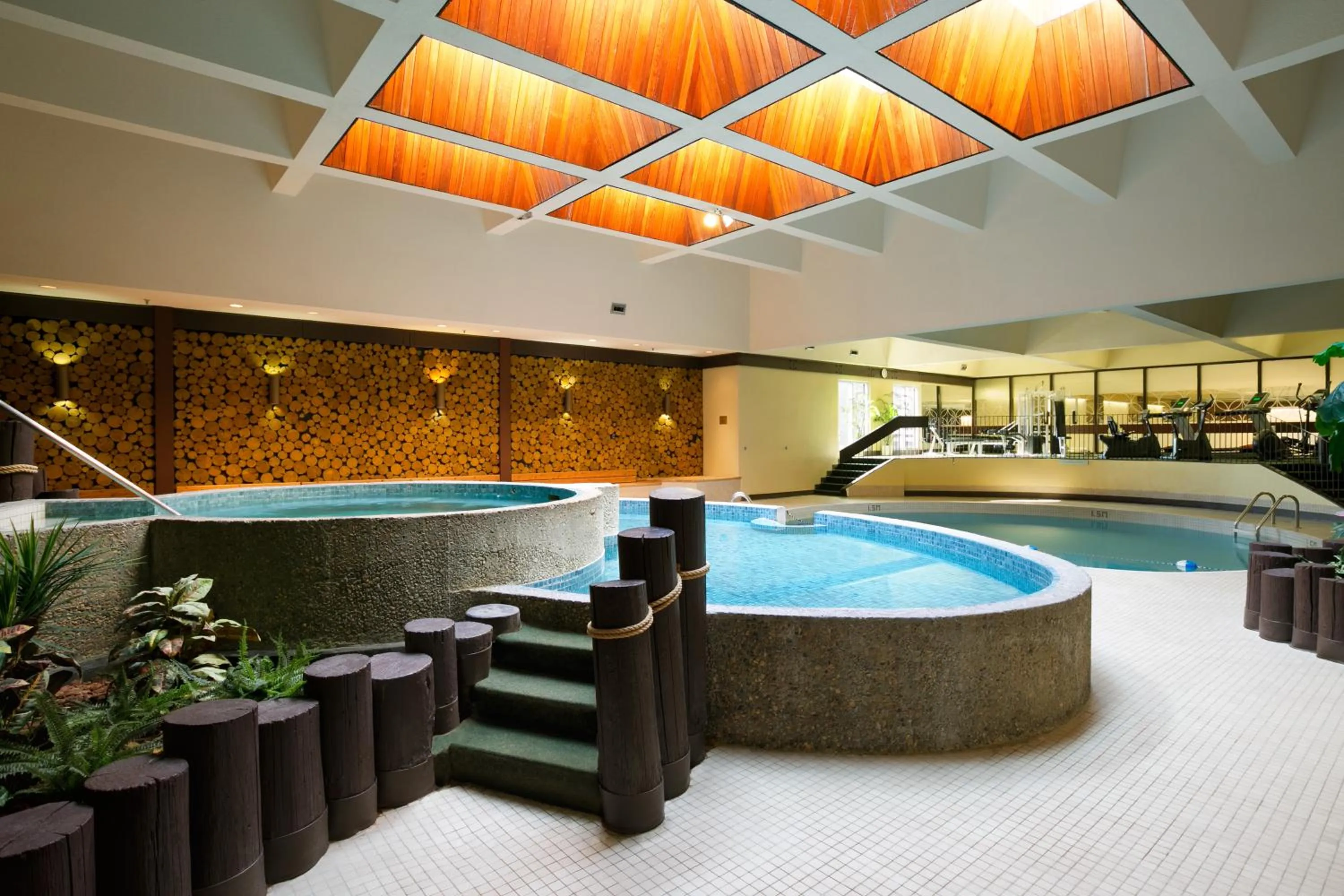 Swimming pool in Ramada Plaza by Wyndham Regina Downtown