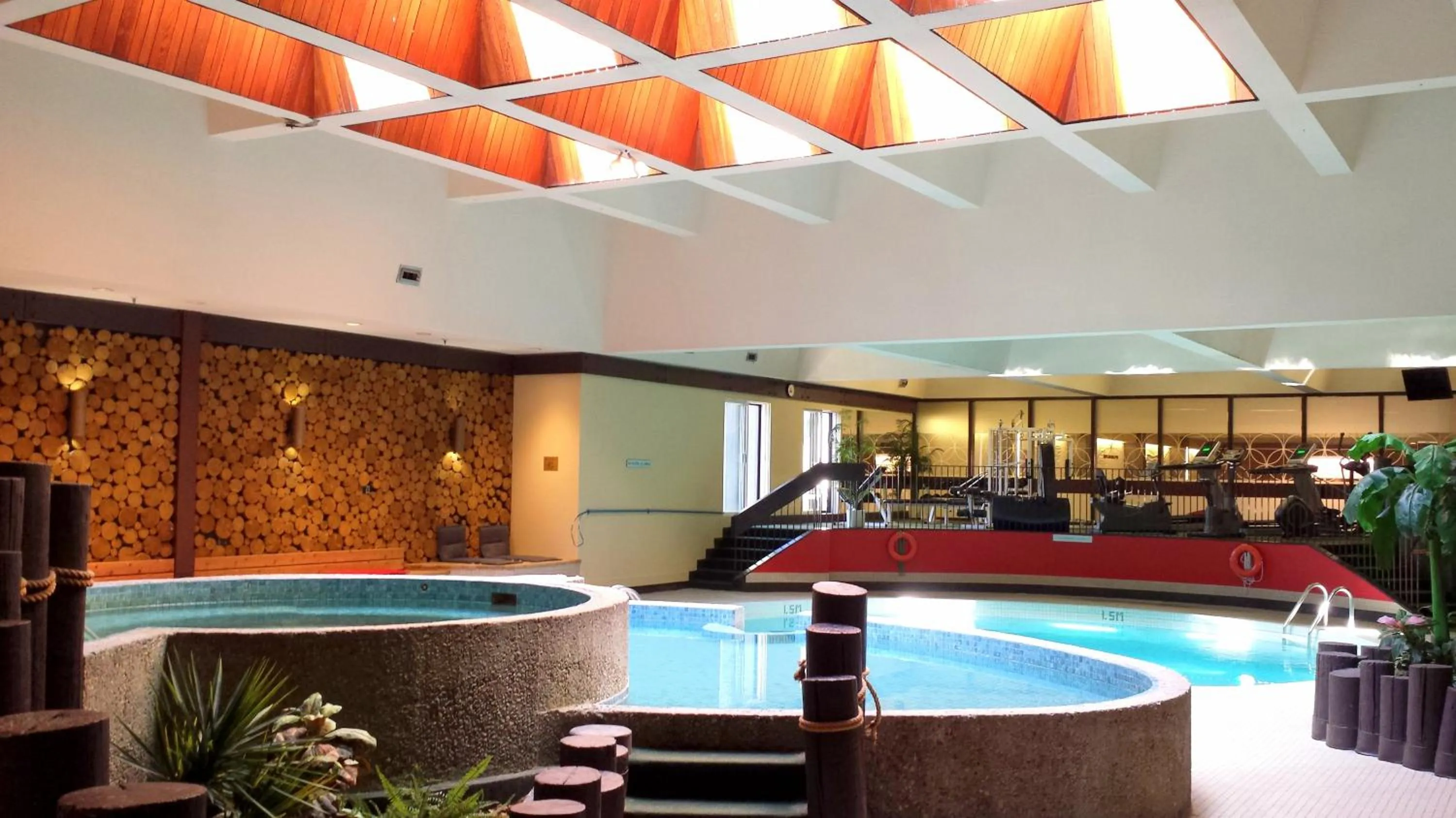 Swimming pool in Ramada Plaza by Wyndham Regina Downtown
