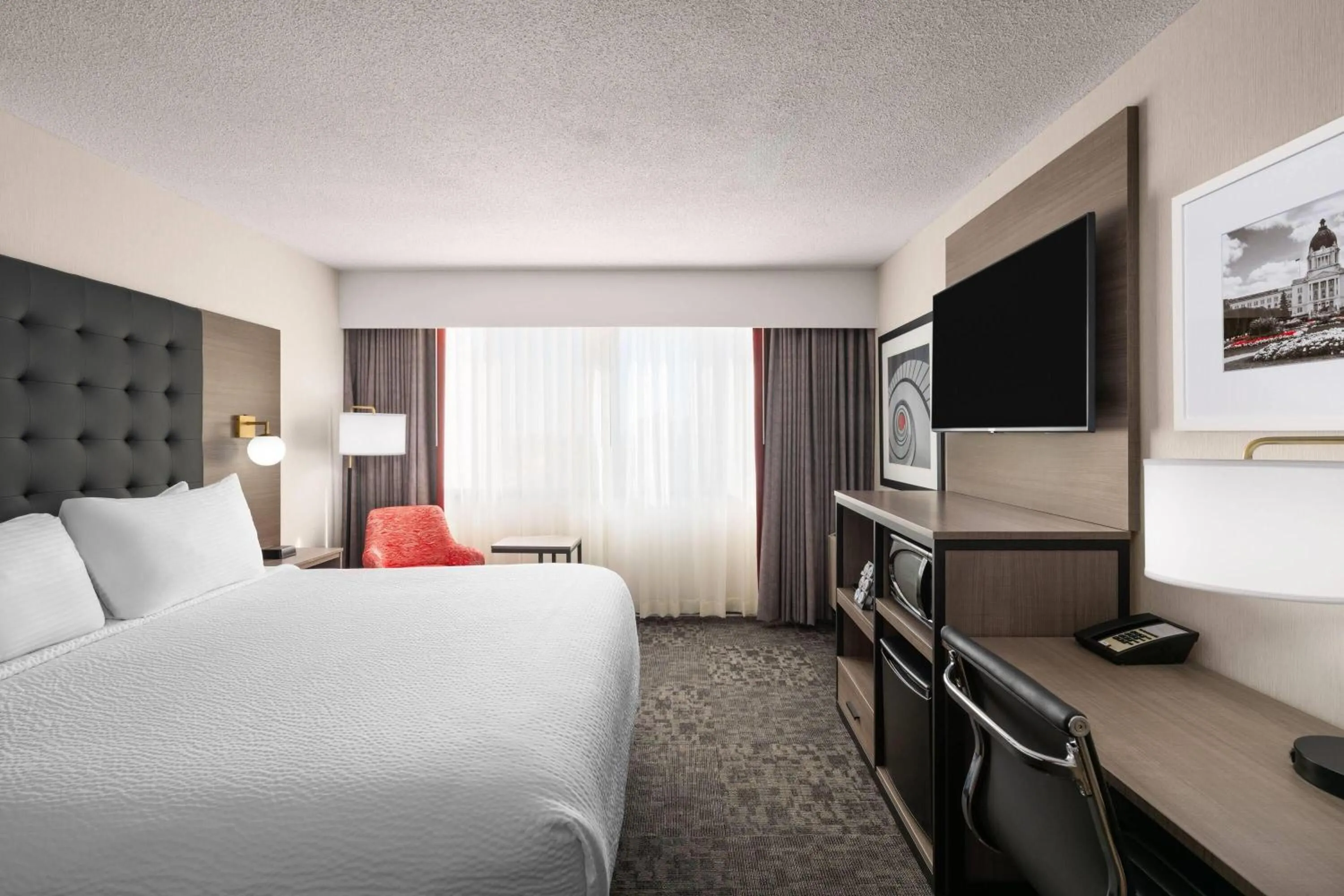 Photo of the whole room, Bed in Ramada Plaza by Wyndham Regina Downtown