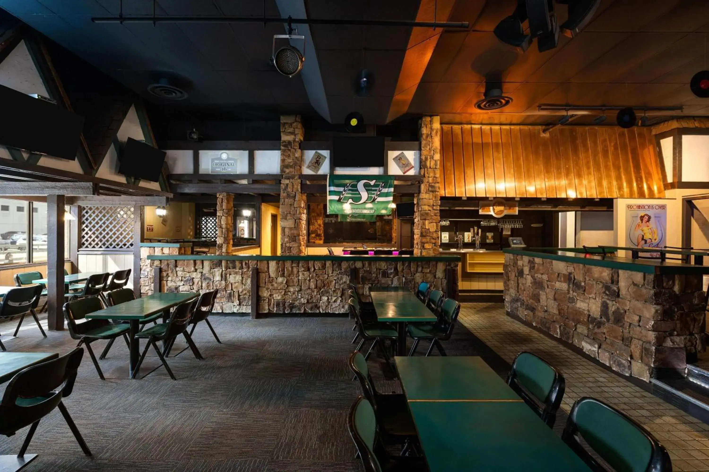 Lounge or bar in Ramada Plaza by Wyndham Regina Downtown Lounge or bar in Ramada Plaza by Wyndham Regina Downtown