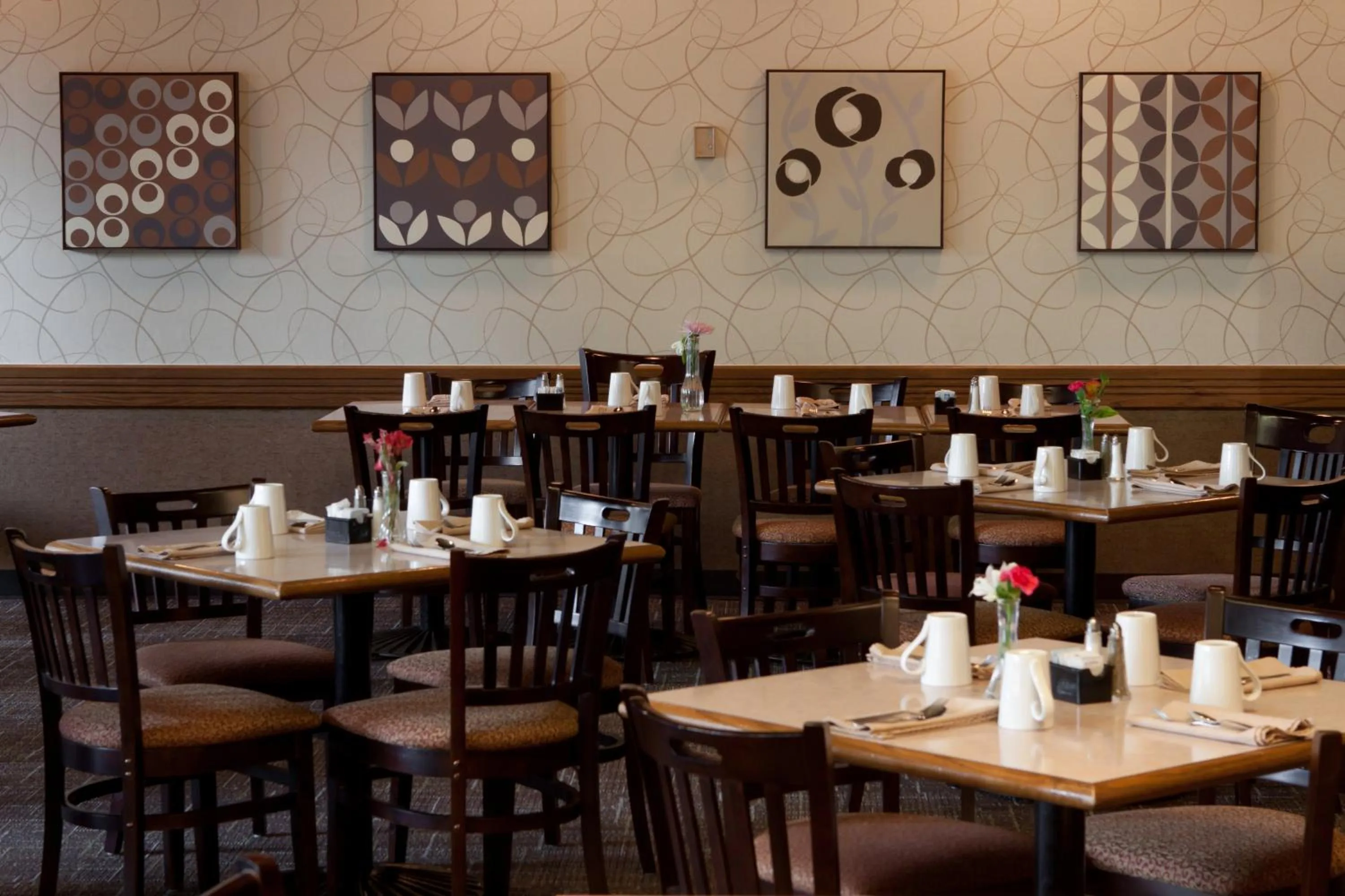 Restaurant/places to eat in Ramada Plaza by Wyndham Regina Downtown