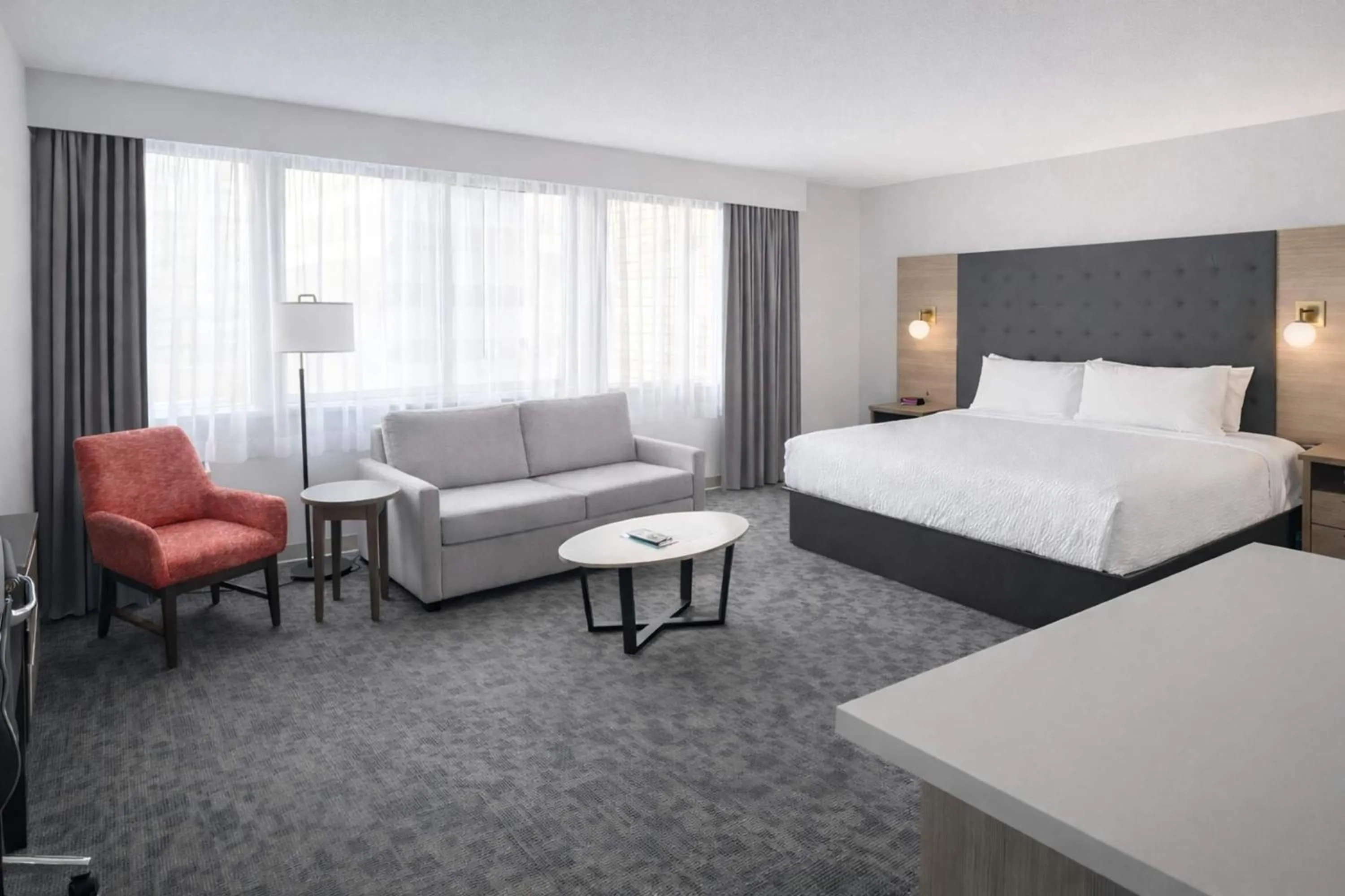 Photo of the whole room, Bed in Ramada Plaza by Wyndham Regina Downtown