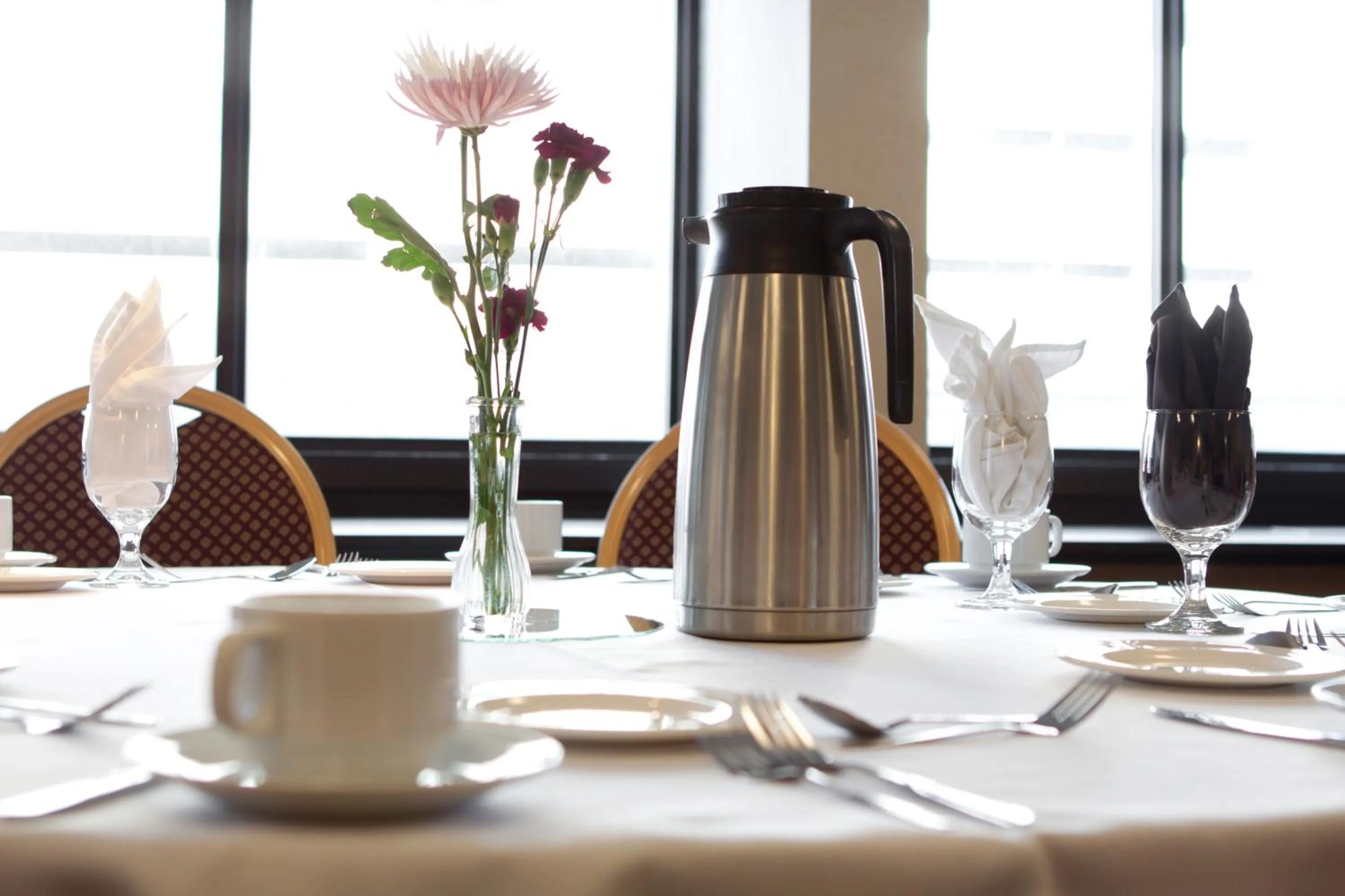 Coffee/tea facilities in Ramada Plaza by Wyndham Regina Downtown