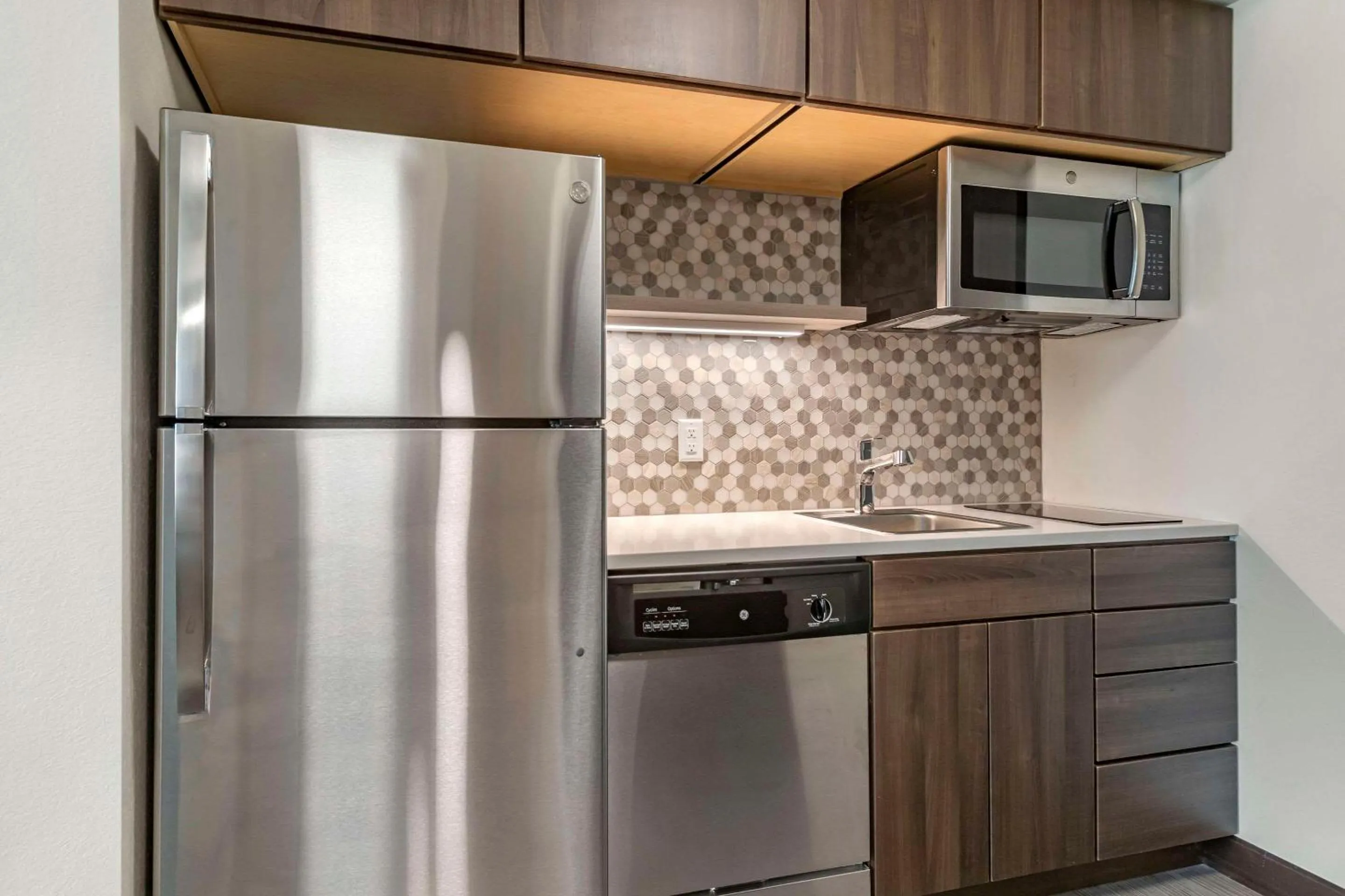 Kitchen or kitchenette in MainStay Suites Milwaukee-Franklin