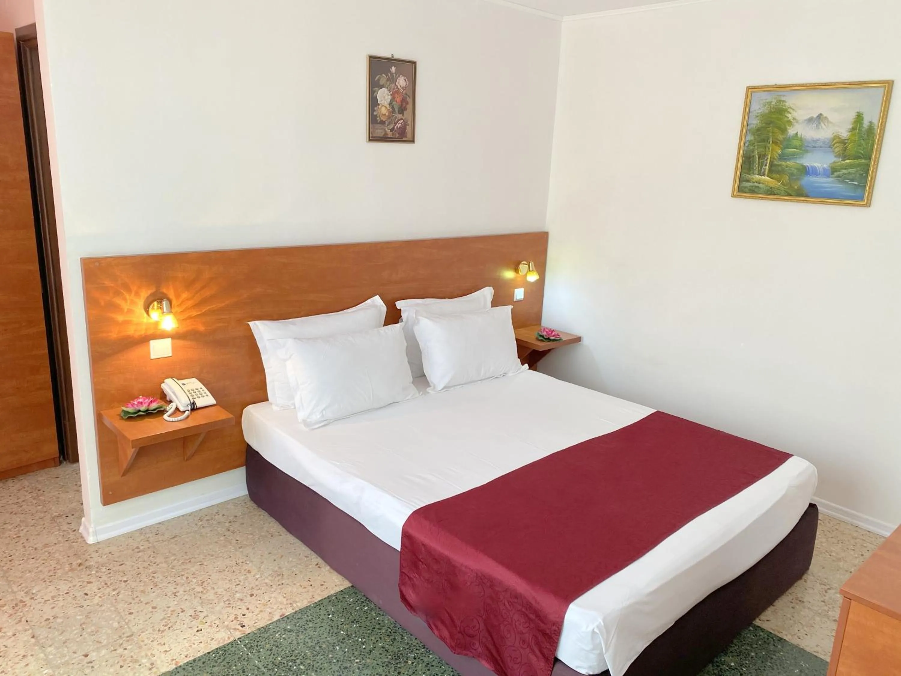 Bed in Hotel Tomis Neptun