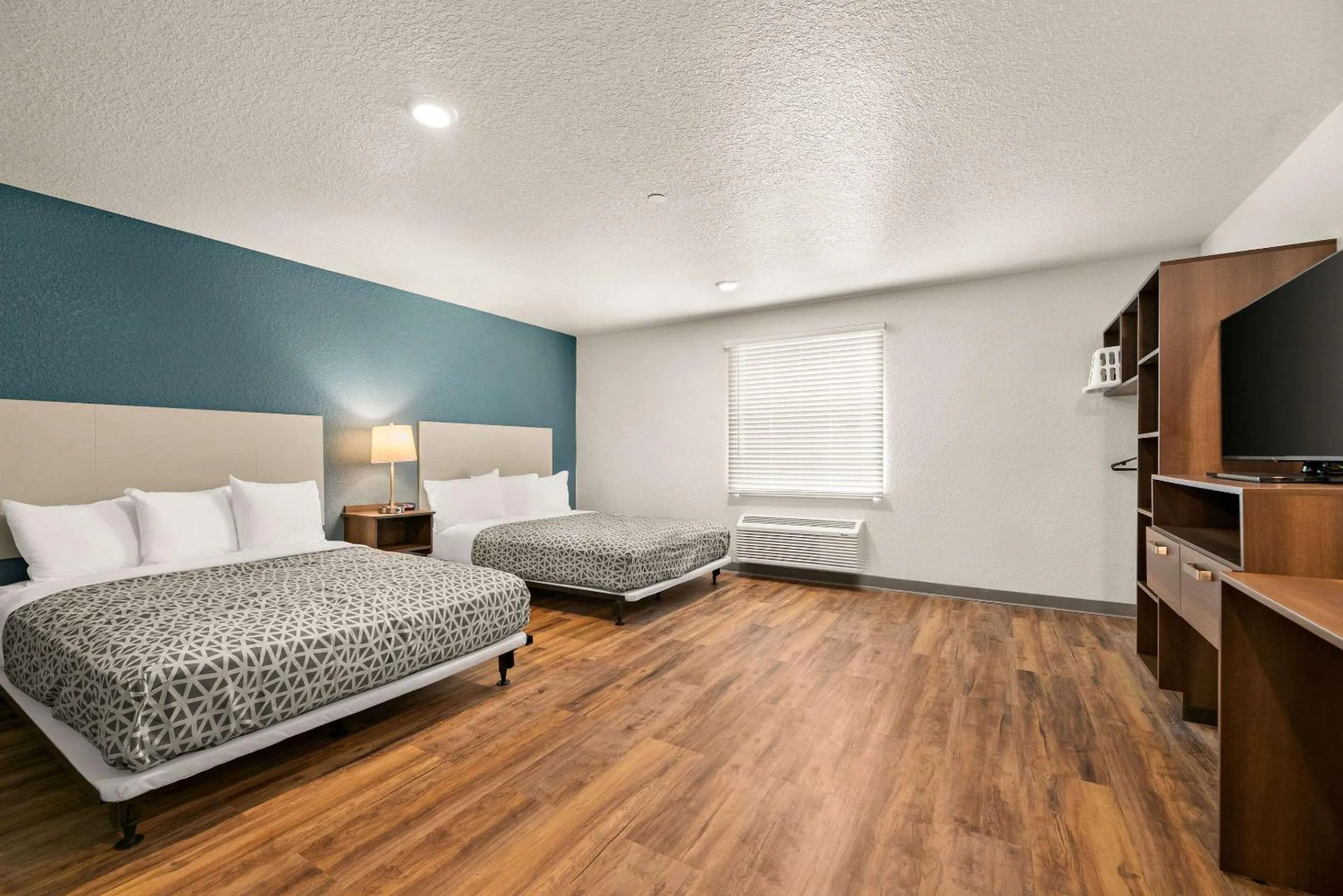 Bedroom, Bed in WoodSpring Suites Port Orange - Daytona Beach
