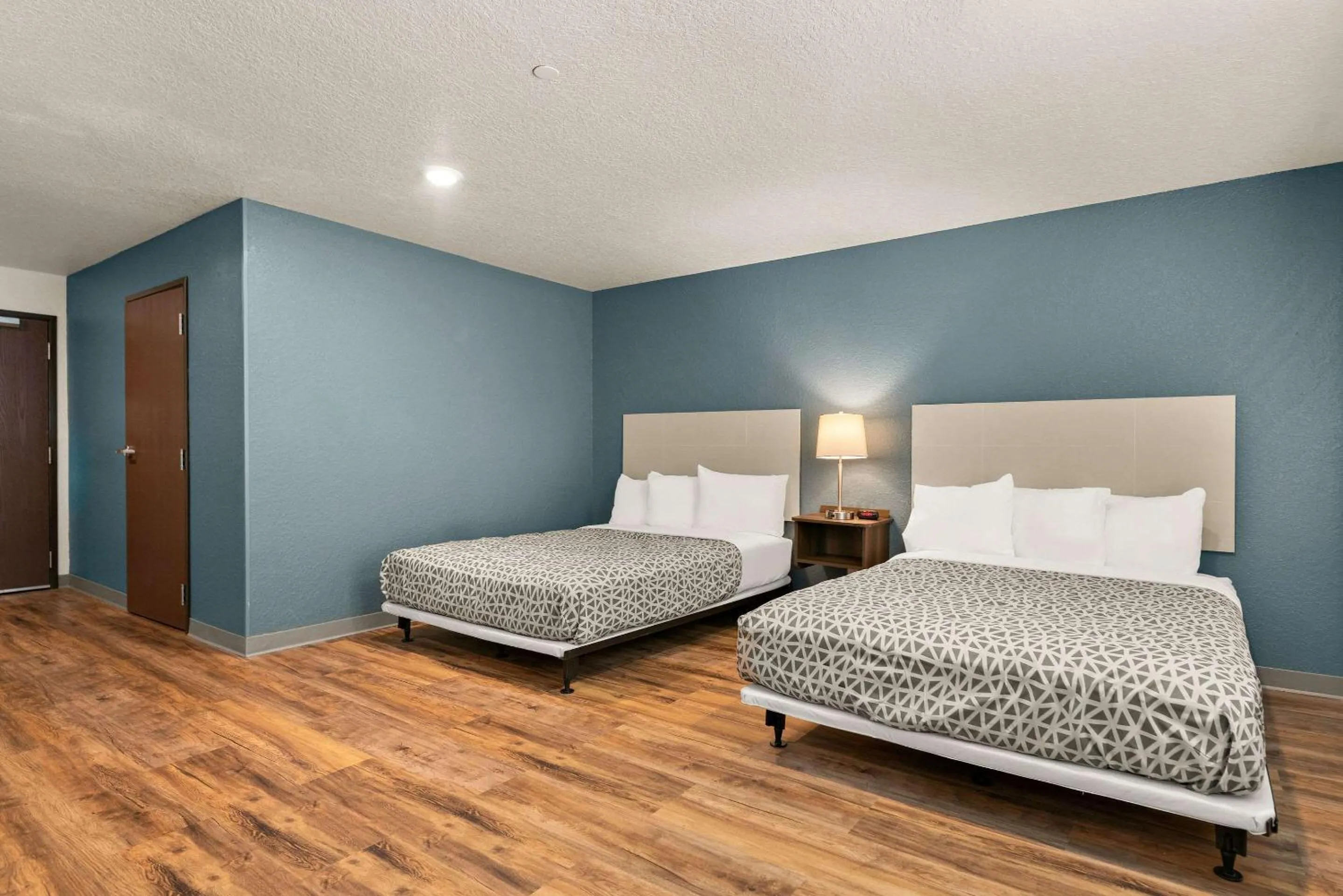 Bedroom, Bed in WoodSpring Suites Port Orange - Daytona Beach