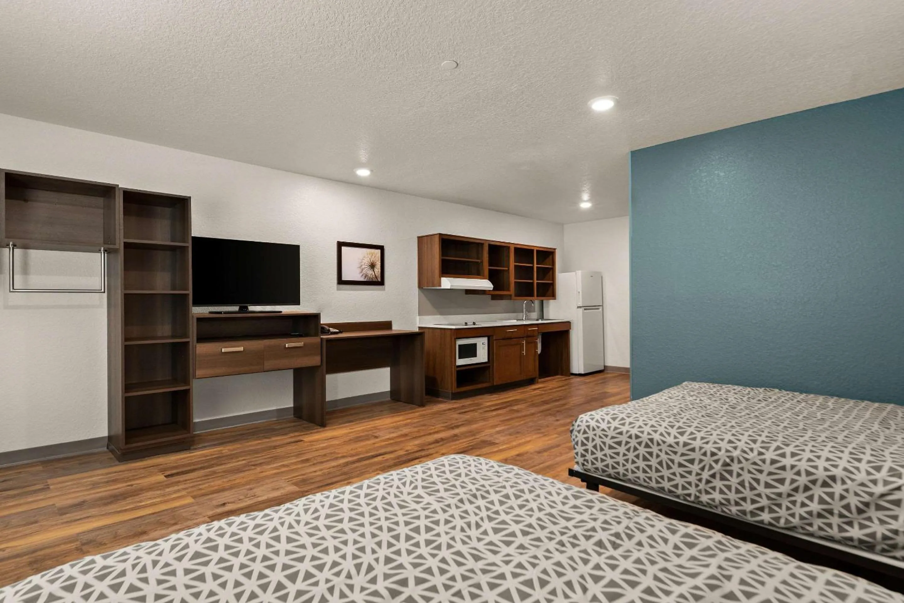 Bedroom, Bed in WoodSpring Suites Port Orange - Daytona Beach