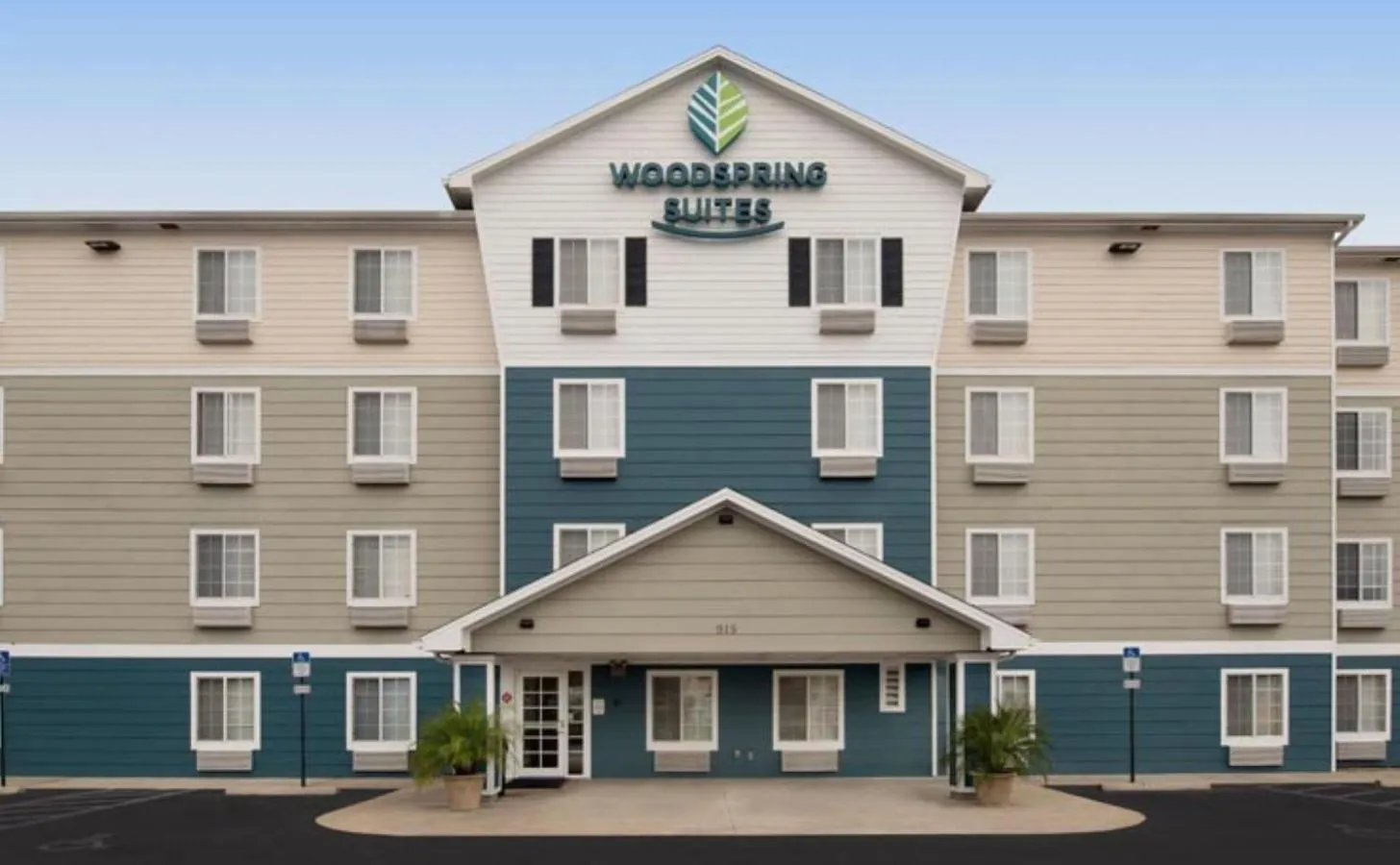 Property building in WoodSpring Suites Port Orange - Daytona Beach