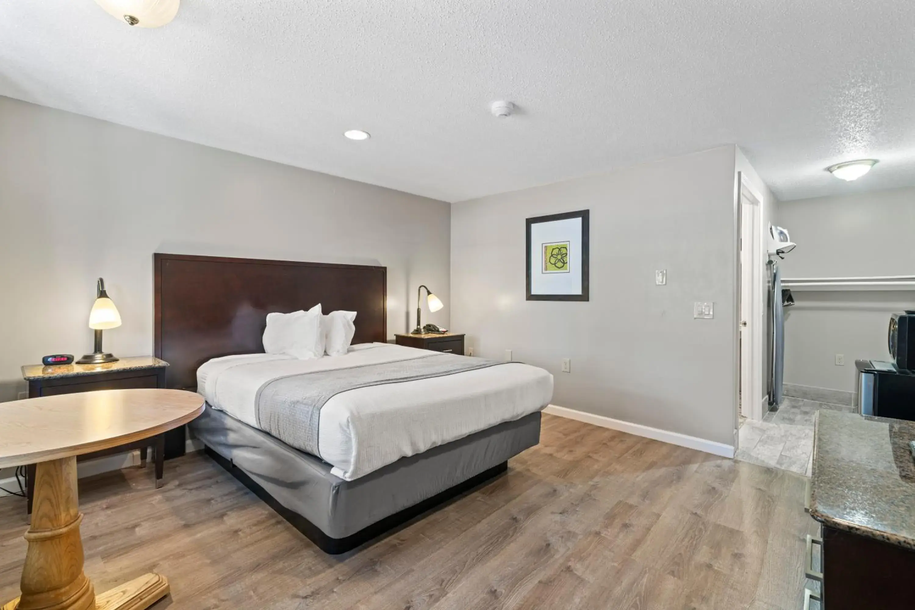 Bedroom, Bed in Knight's Inn Boston/Danvers Bedroom, Bed in Knight's Inn Boston/Danvers