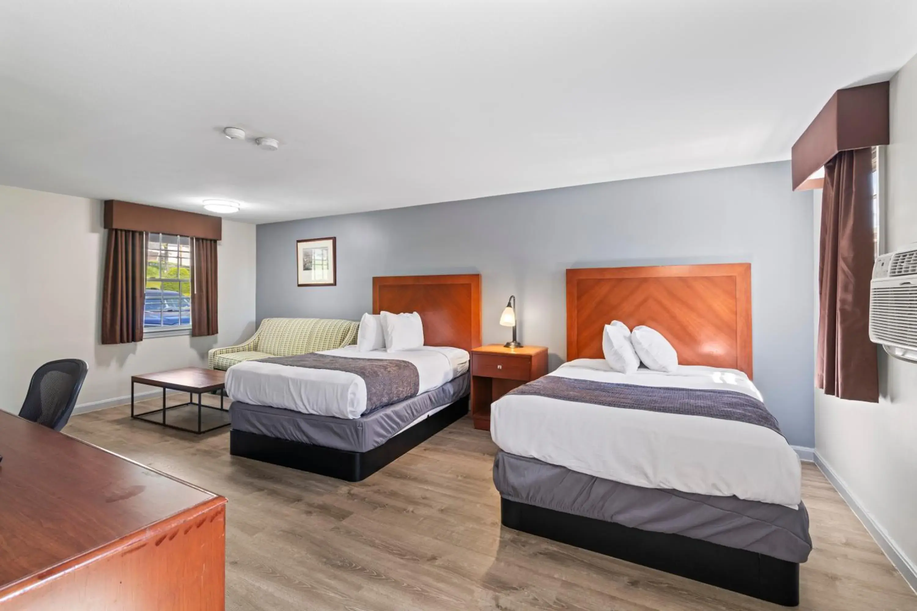 Bed in Knight's Inn Boston/Danvers Bed in Knight's Inn Boston/Danvers