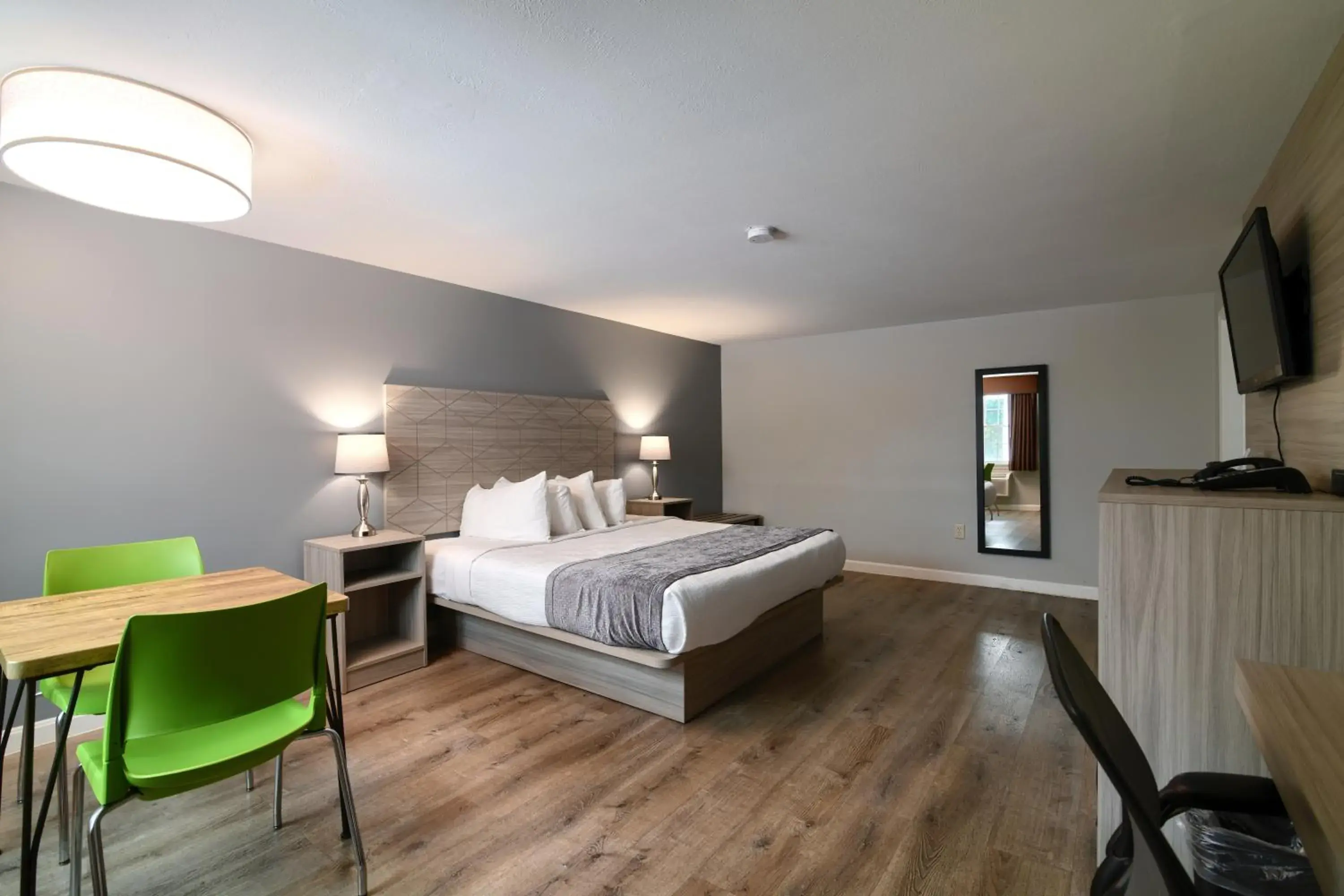 Bed in Knight's Inn Boston/Danvers Bed in Knight's Inn Boston/Danvers