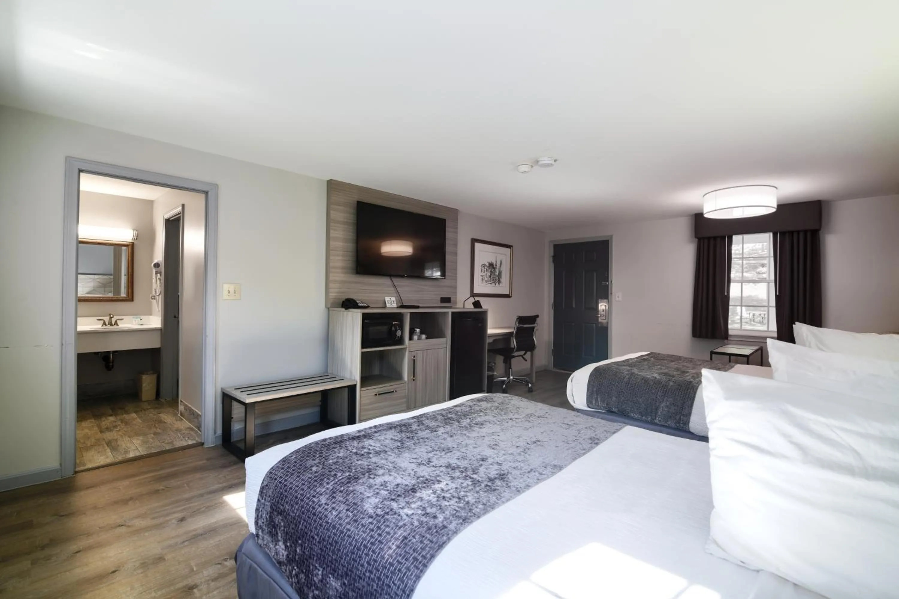 Bed in Knight's Inn Boston/Danvers