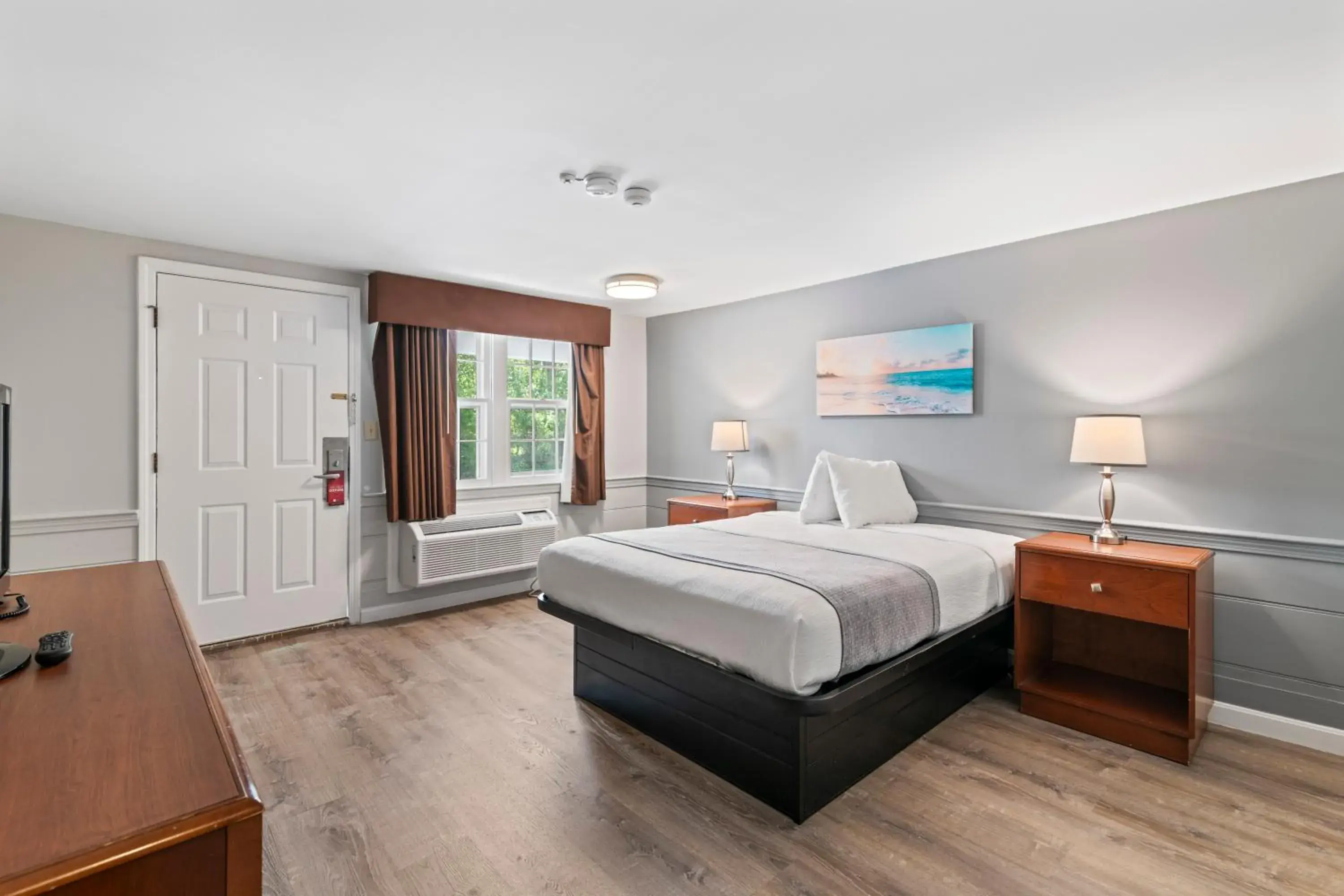 Bedroom, Bed in Knight's Inn Boston/Danvers Bedroom, Bed in Knight's Inn Boston/Danvers