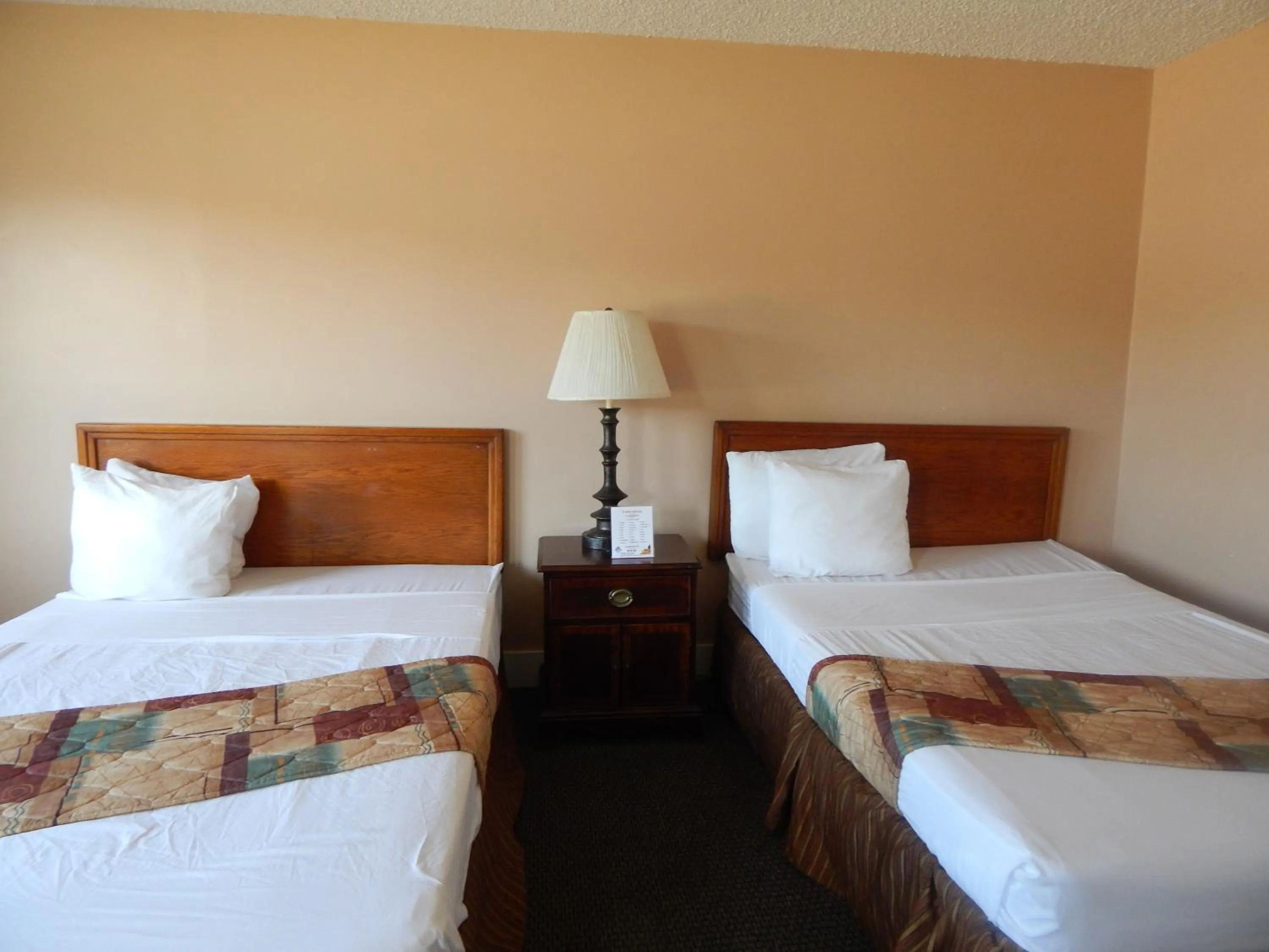 Photo of the whole room, Bed in Capri Motel