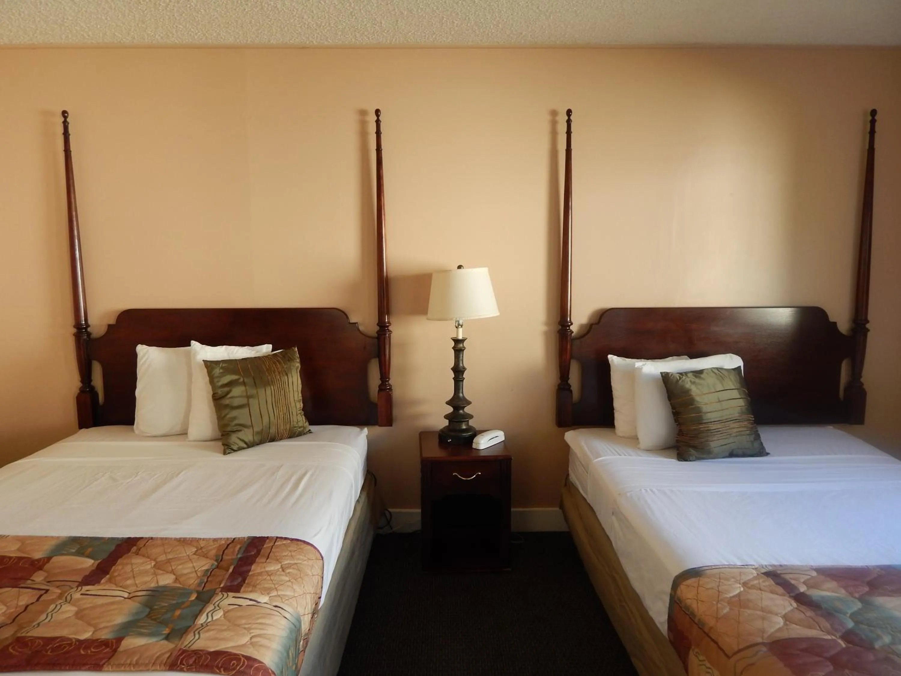 Decorative detail, Bed in Capri Motel