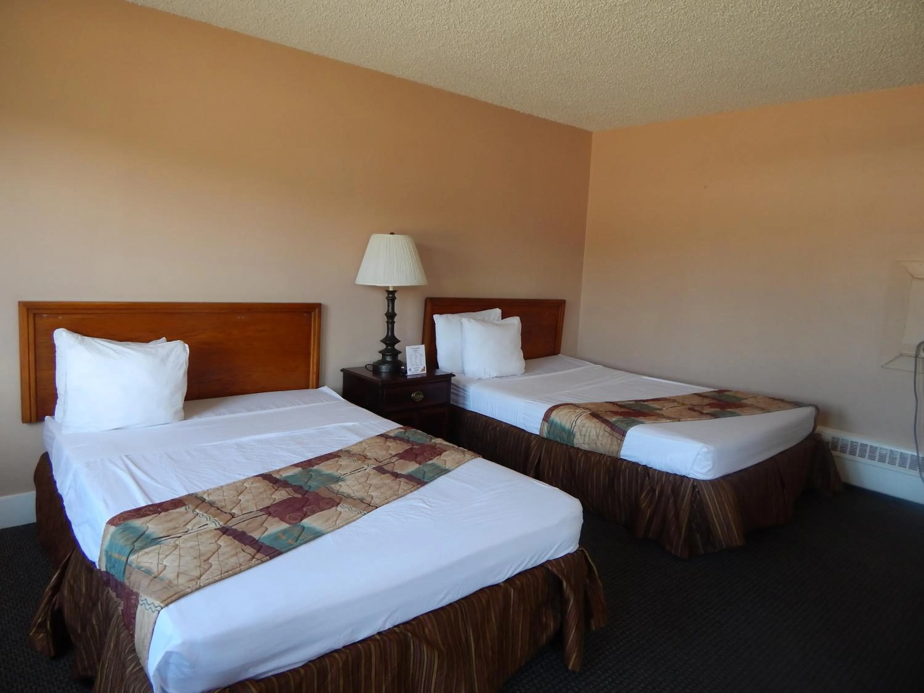 Photo of the whole room, Bed in Capri Motel